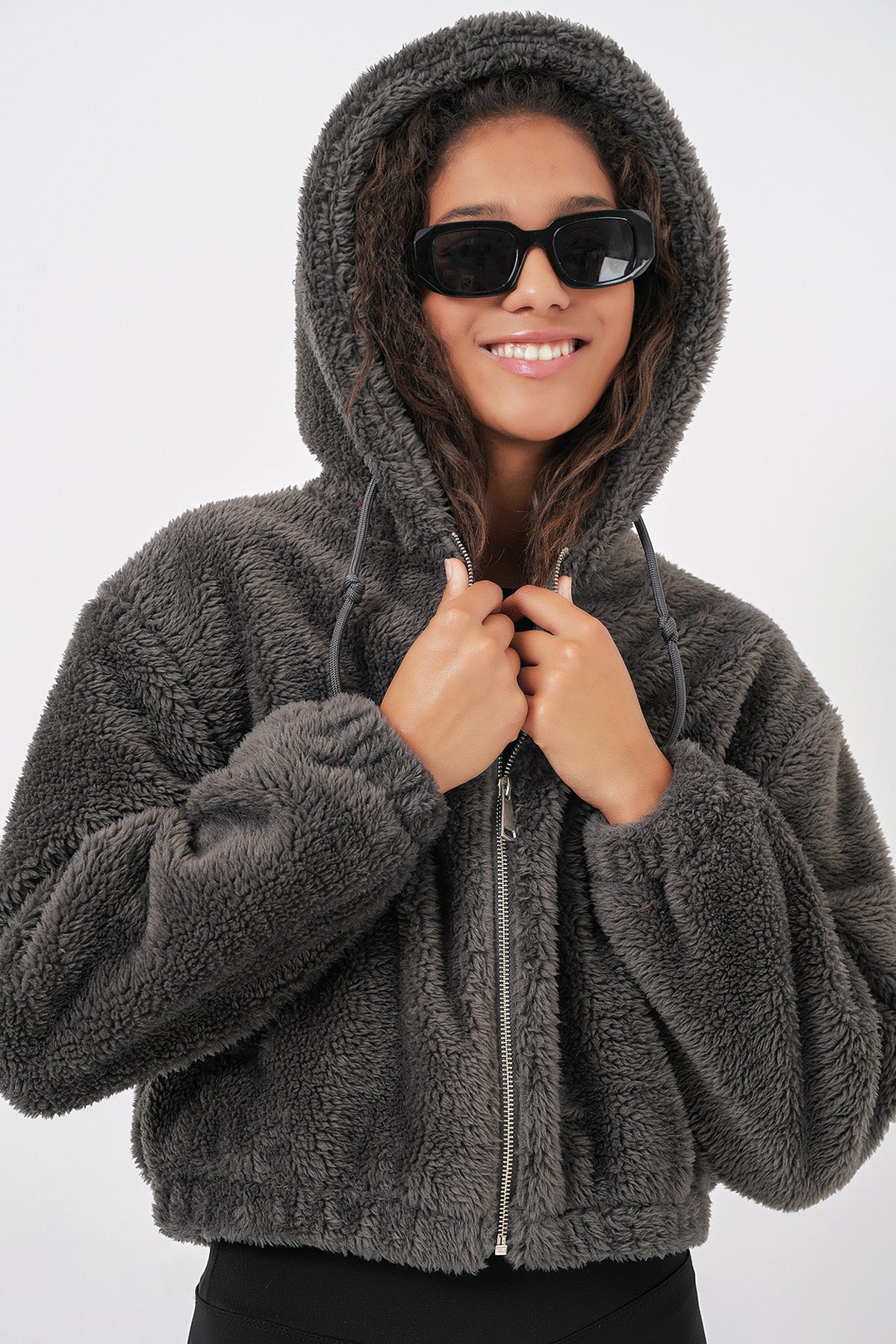 Image of 5193 Kapüşonlu Peluş Crop Ceket - Antrasit