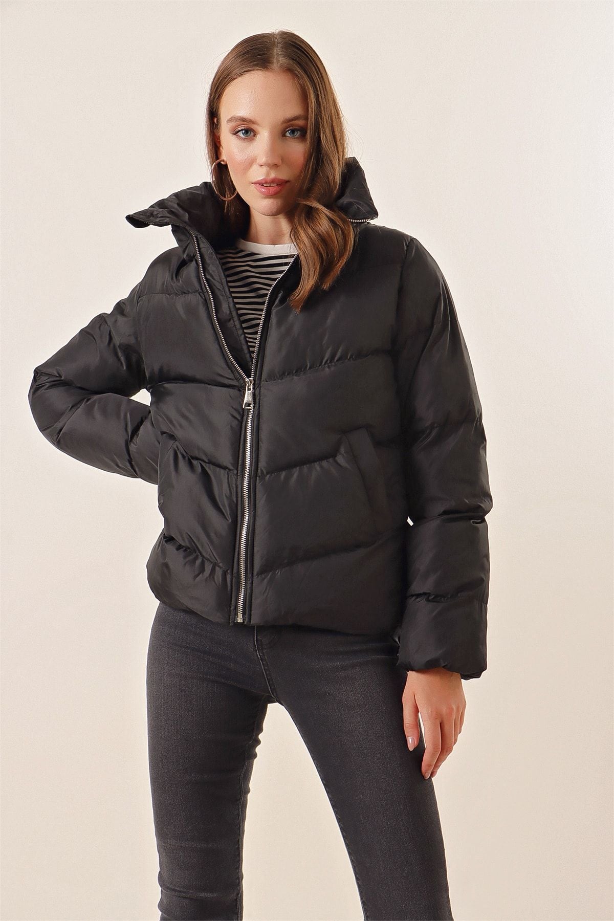 Image of 5205 Stand-Up Collar Zip-Up Puffer Jacket - Black