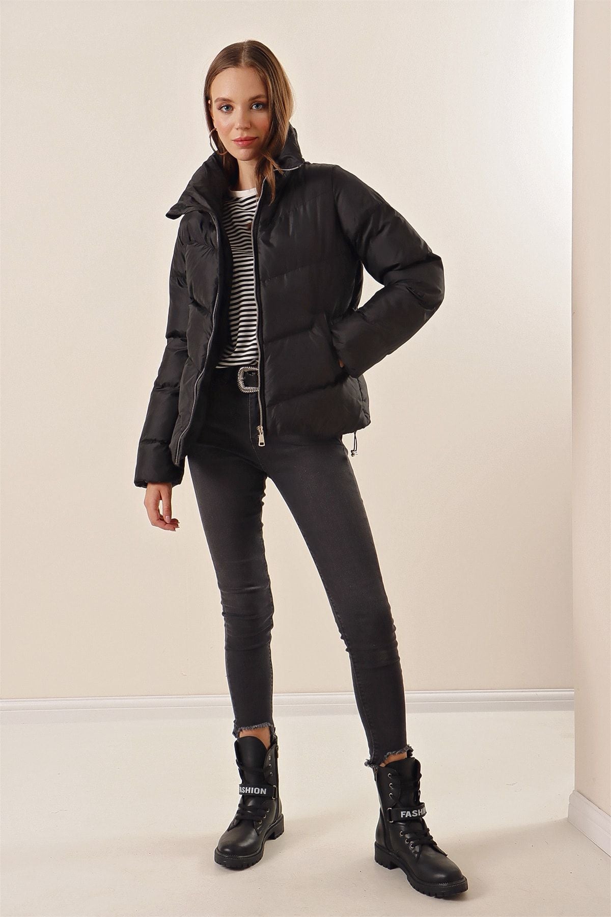 Image of 5205 Stand-Up Collar Zip-Up Puffer Jacket - Black