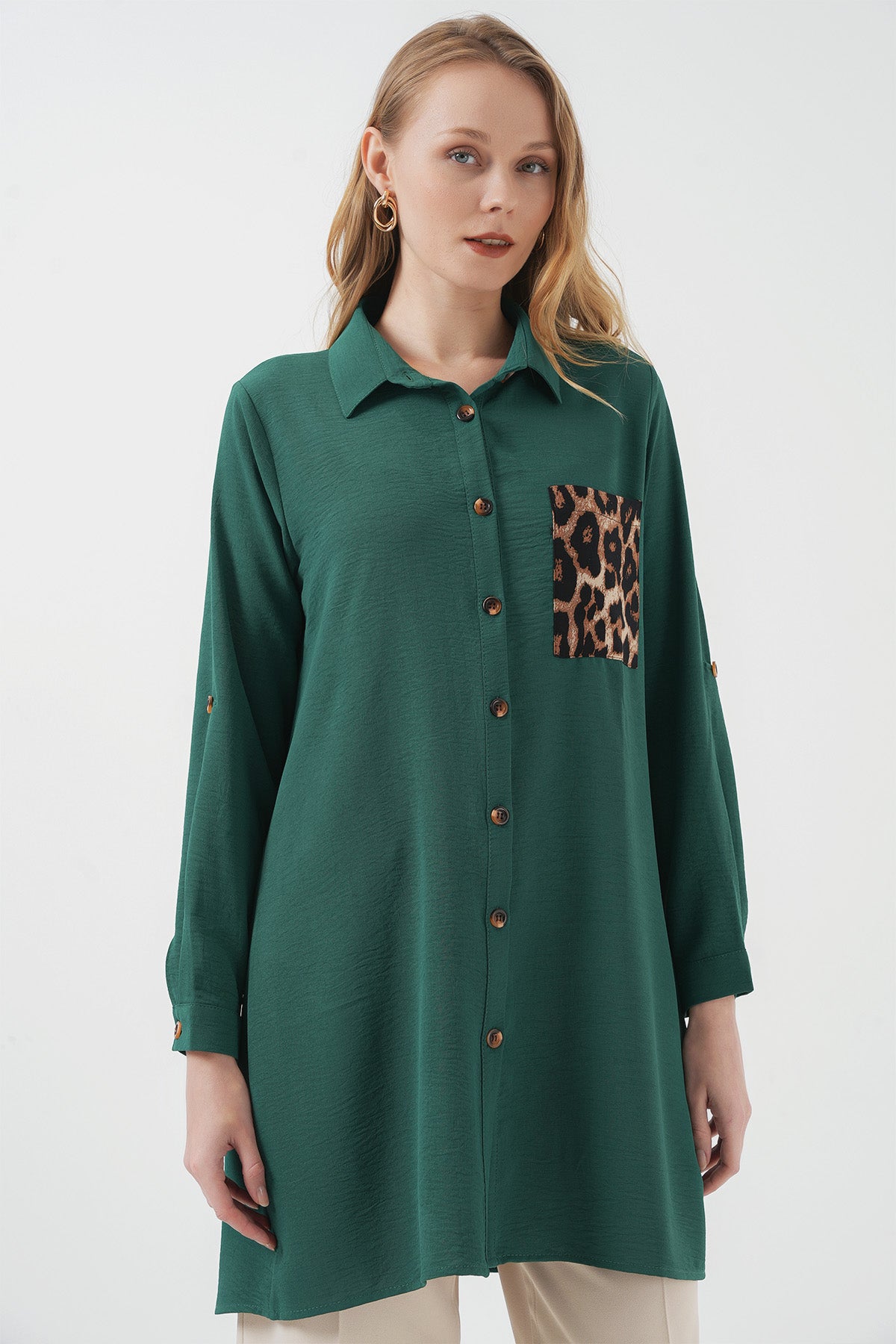 Image of Tunica tip cămașă 5851 cu buzunare - Verde smarald