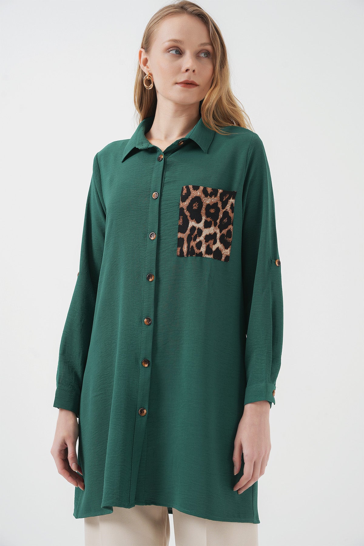 Image of Tunica tip cămașă 5851 cu buzunare - Verde smarald