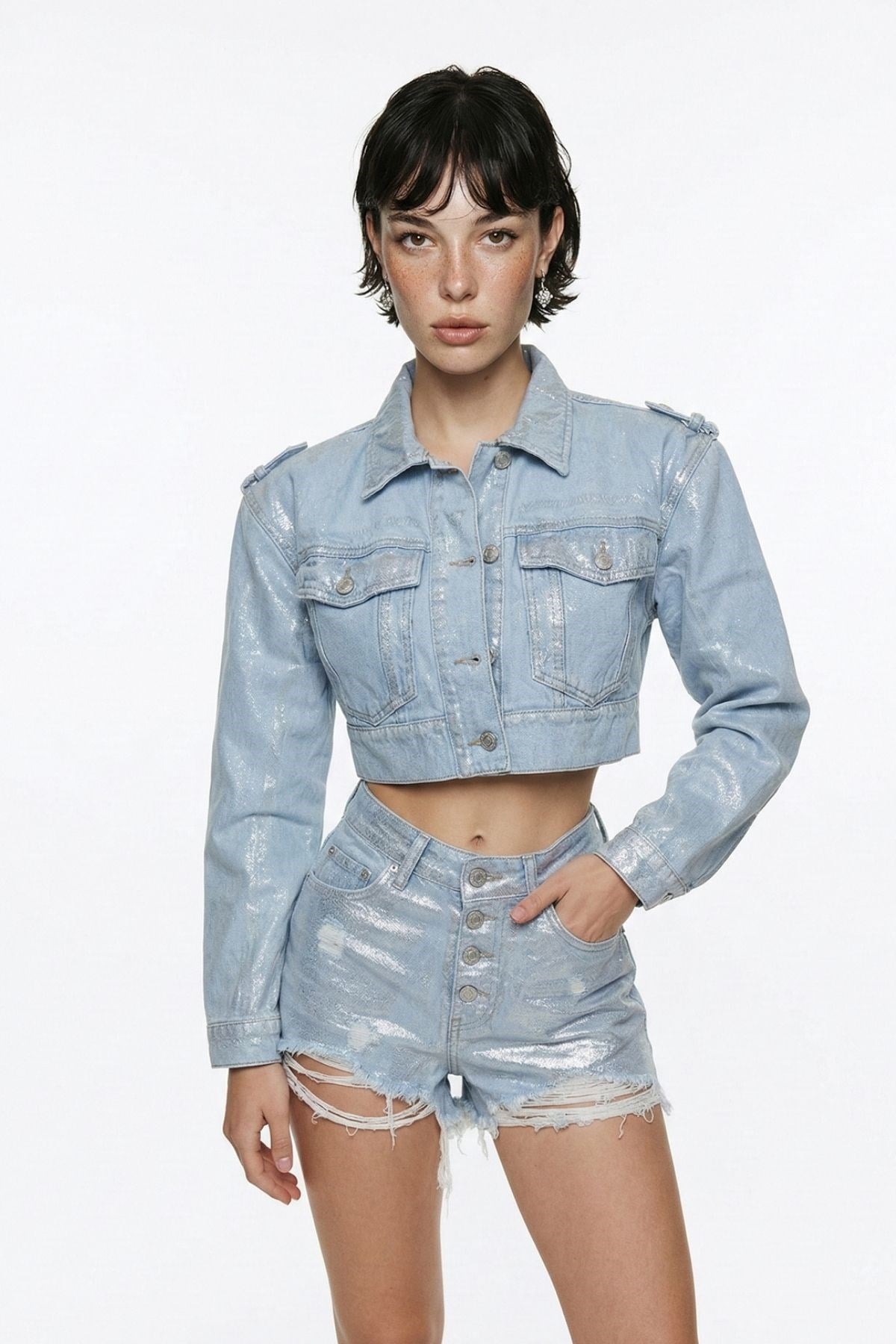 Image of Özel Yapım Parlak Kaplamalı Glossy Jean Şort Mavi