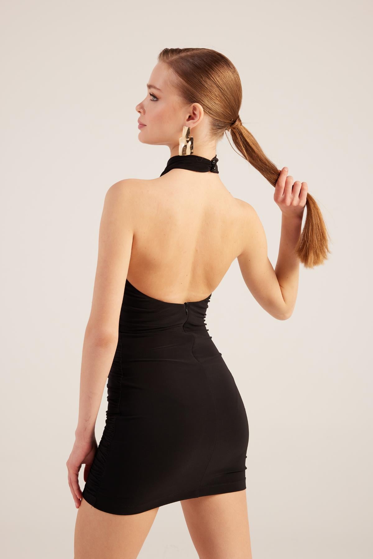 Image of Halter Yaka Büzgülü Mini Perla Elbise Siyah