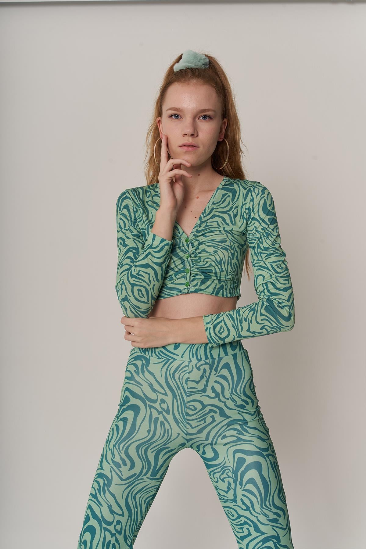 Image of Crop Model Esnek uzun Kol Volera Bluz Yeşil