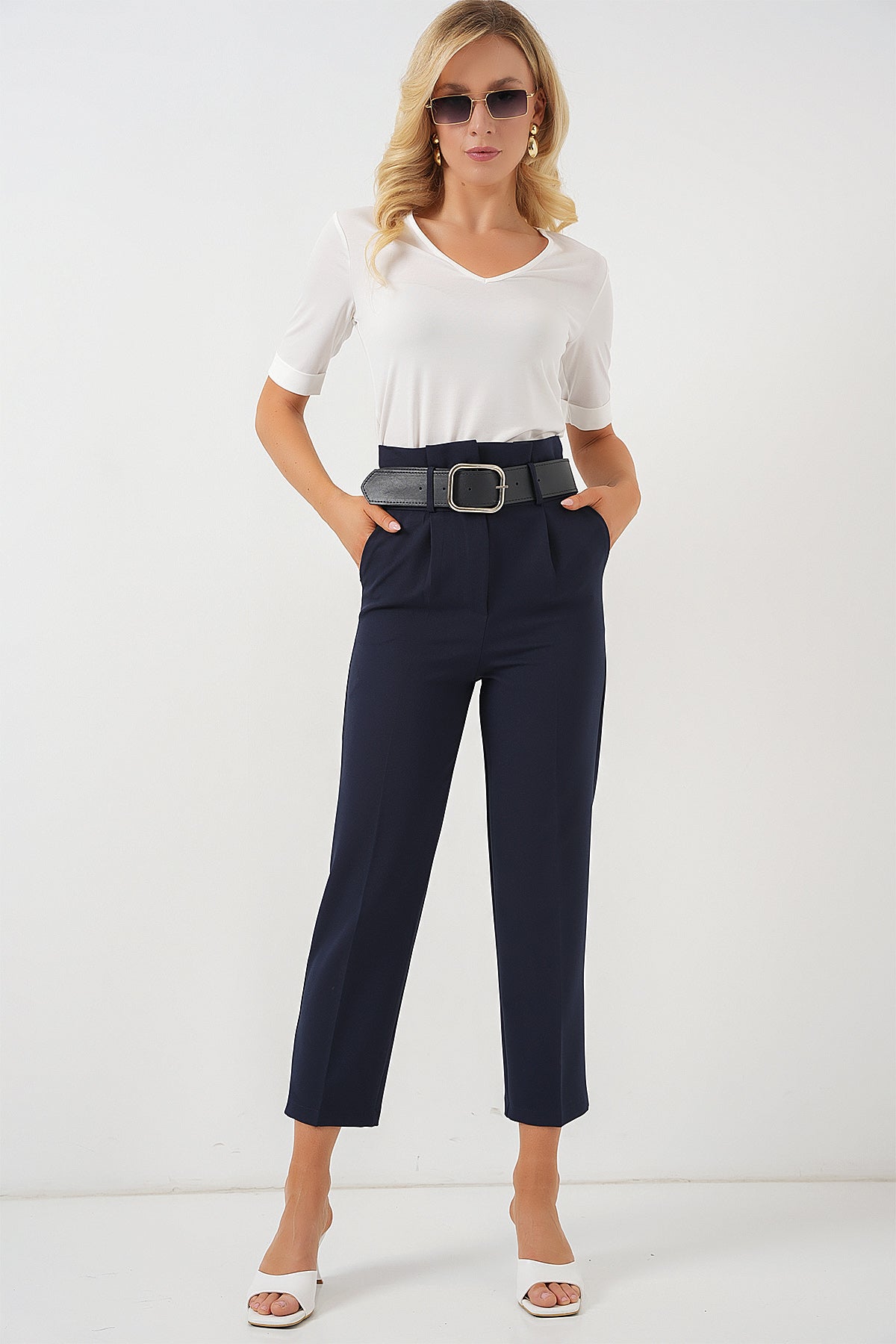 Image of Pantaloni din material textil cu curea 6556 - Bleumarin