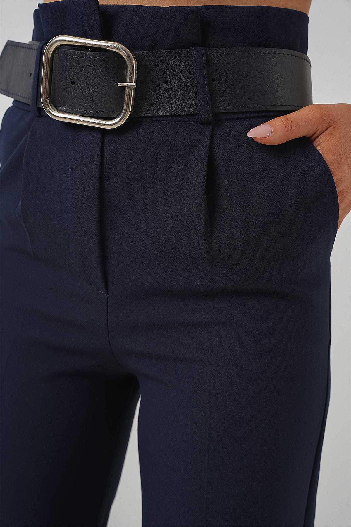 Image of Pantaloni din material textil cu curea 6556 - Bleumarin