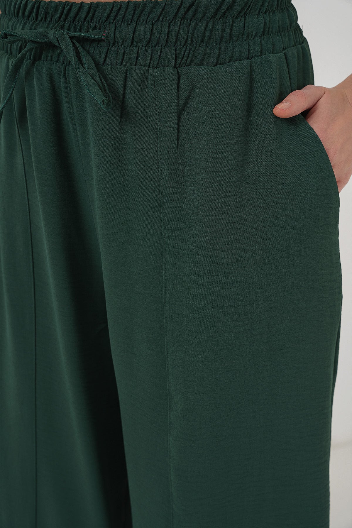 Image of 6591 Woven Harem Pants - Emerald Green
