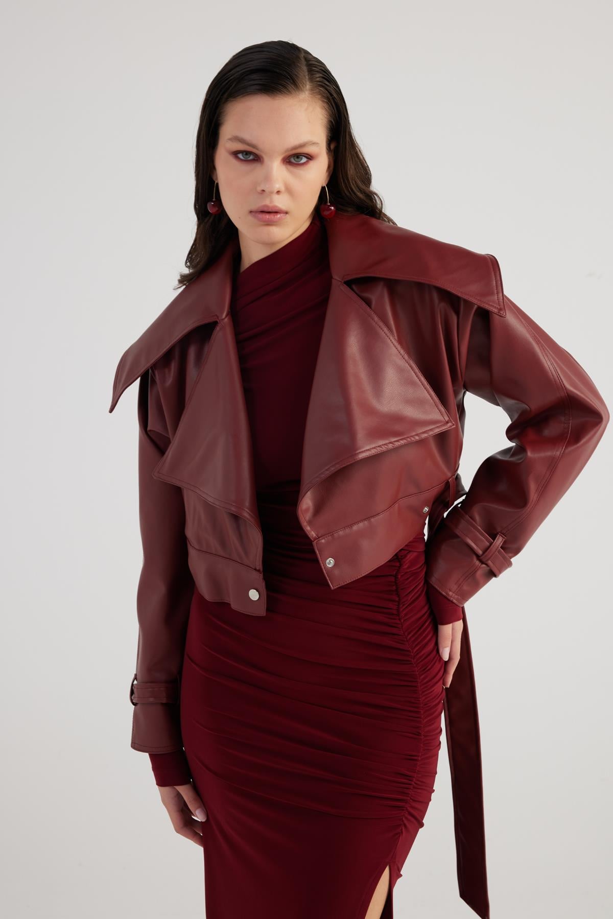 Image of Crop Model Astarlı Kemerli Neeko Deri Ceket Bordo