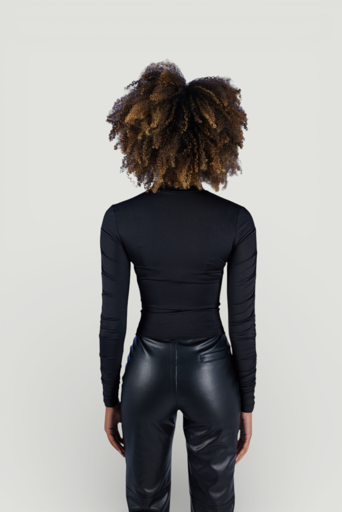 Image of Drape Detaylı Yarım Balıkçı Draped Bluz Siyah