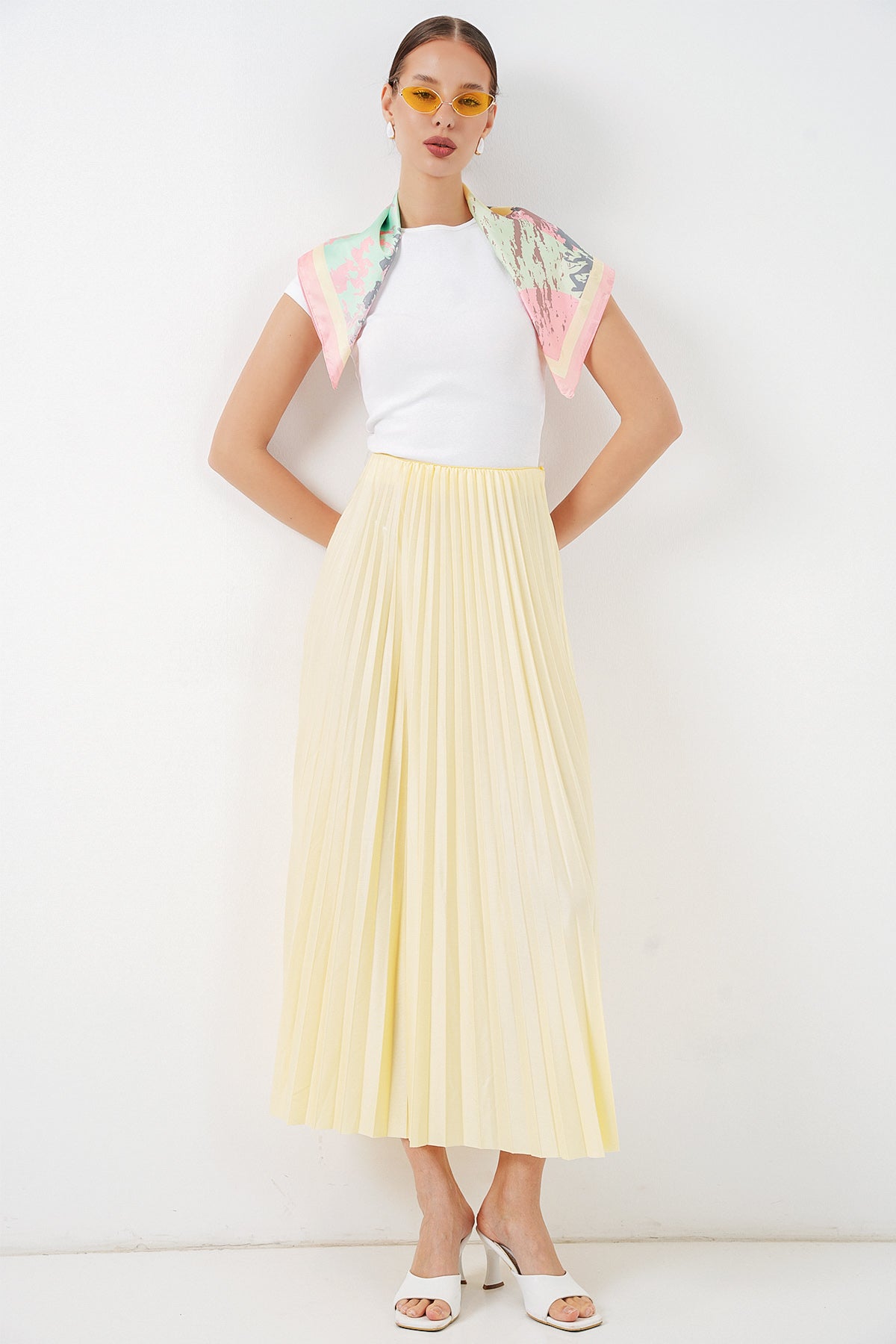 Image of 8009 Deri Görünümlü Piliseli Etek - Sarı