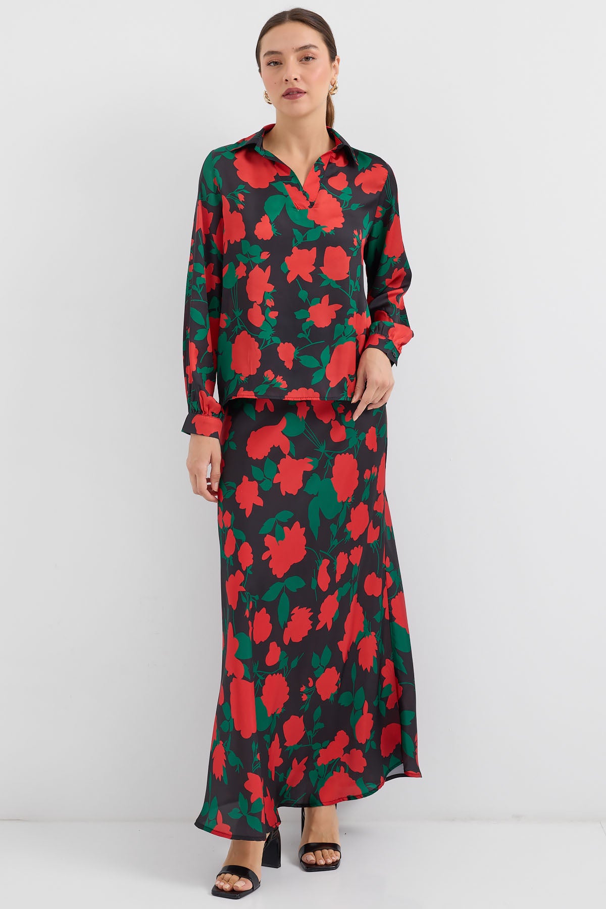 Image of Women's Black and Red Patterned Satin Two-Piece Set 8018