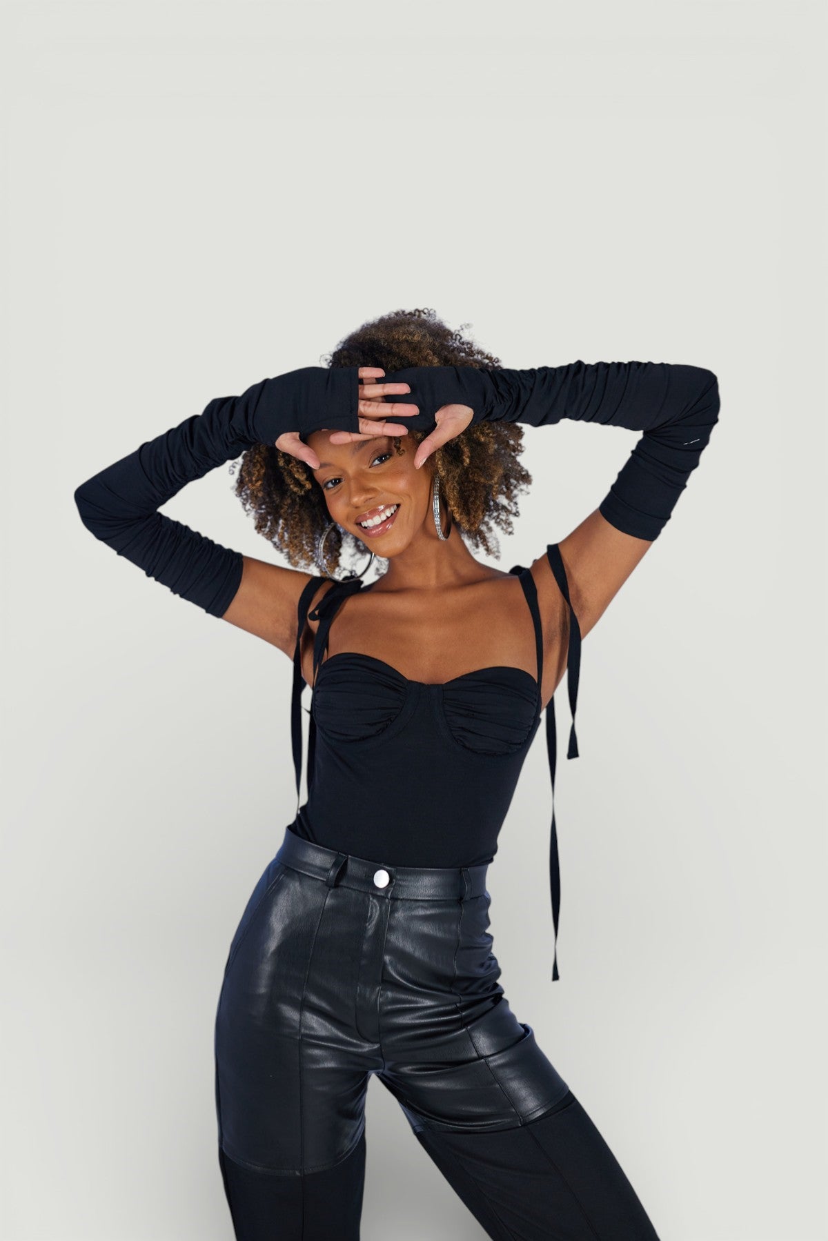 Image of Çıkarılabilir Kollu Fiyonk Bağlamalı Ribbon Bodysuit Siyah
