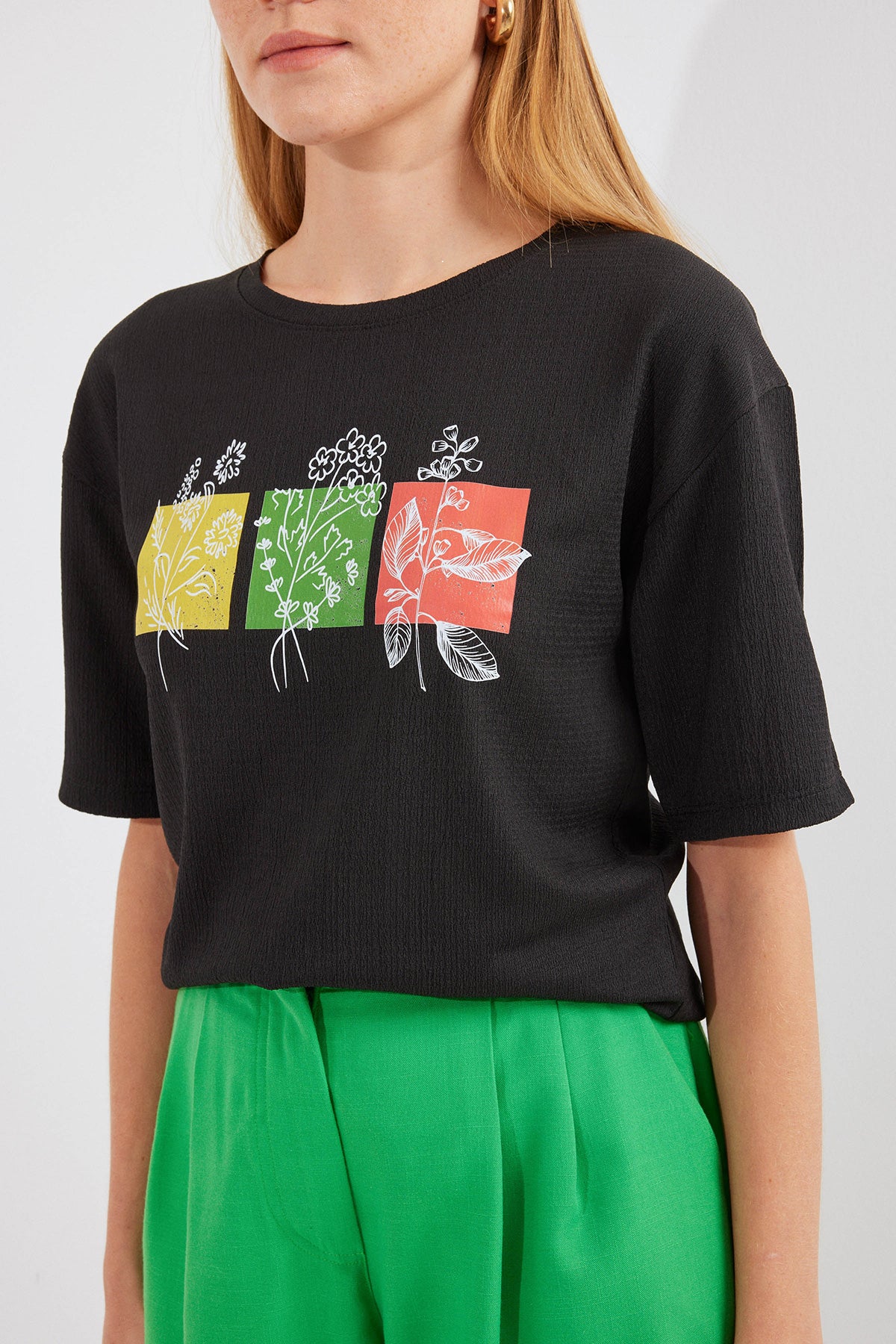 Image of Tricou tricotat simplu cu imprimeu 913 - Negru