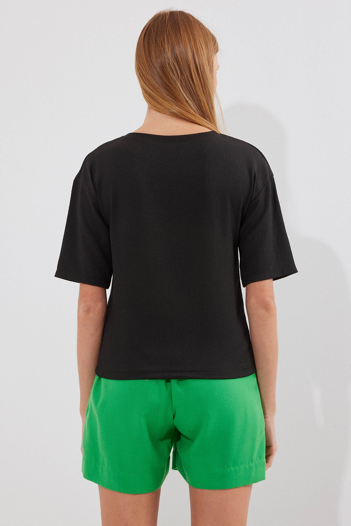 Image of Tricou tricotat simplu cu imprimeu 913 - Negru