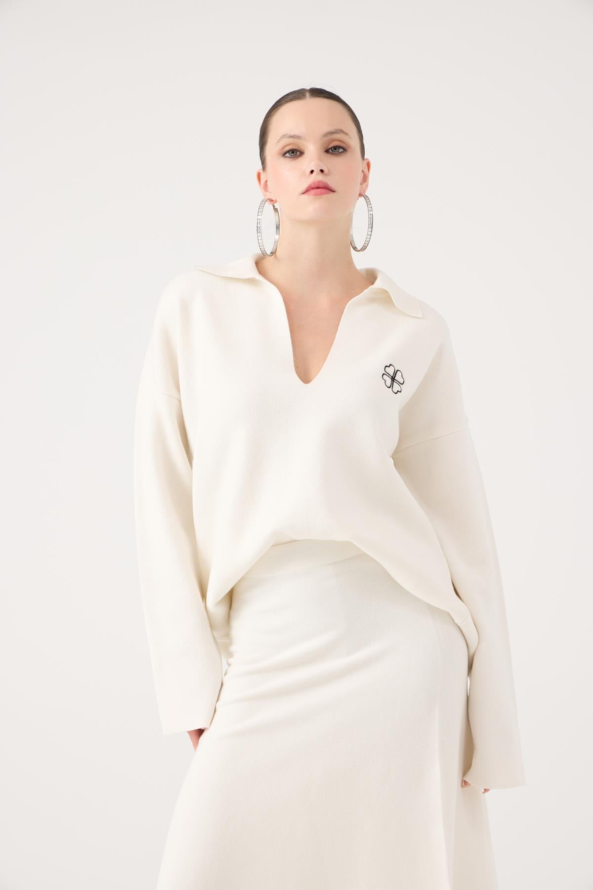 Image of Oversize Kesim Polo Yaka Zoi Triko Kazak Beyaz
