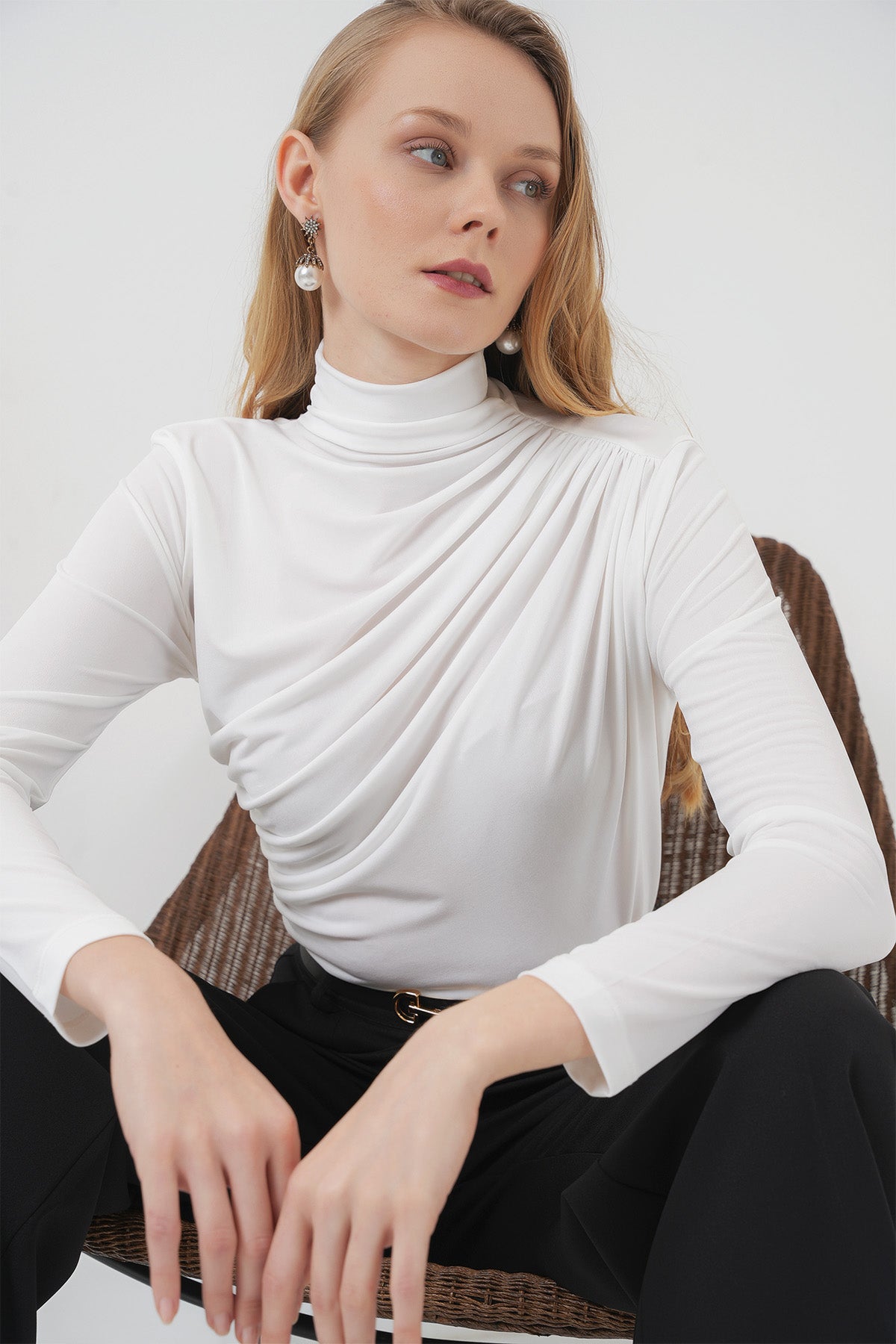 Image of 925 Büzgü Detaylı Sandy Bluz - Beyaz