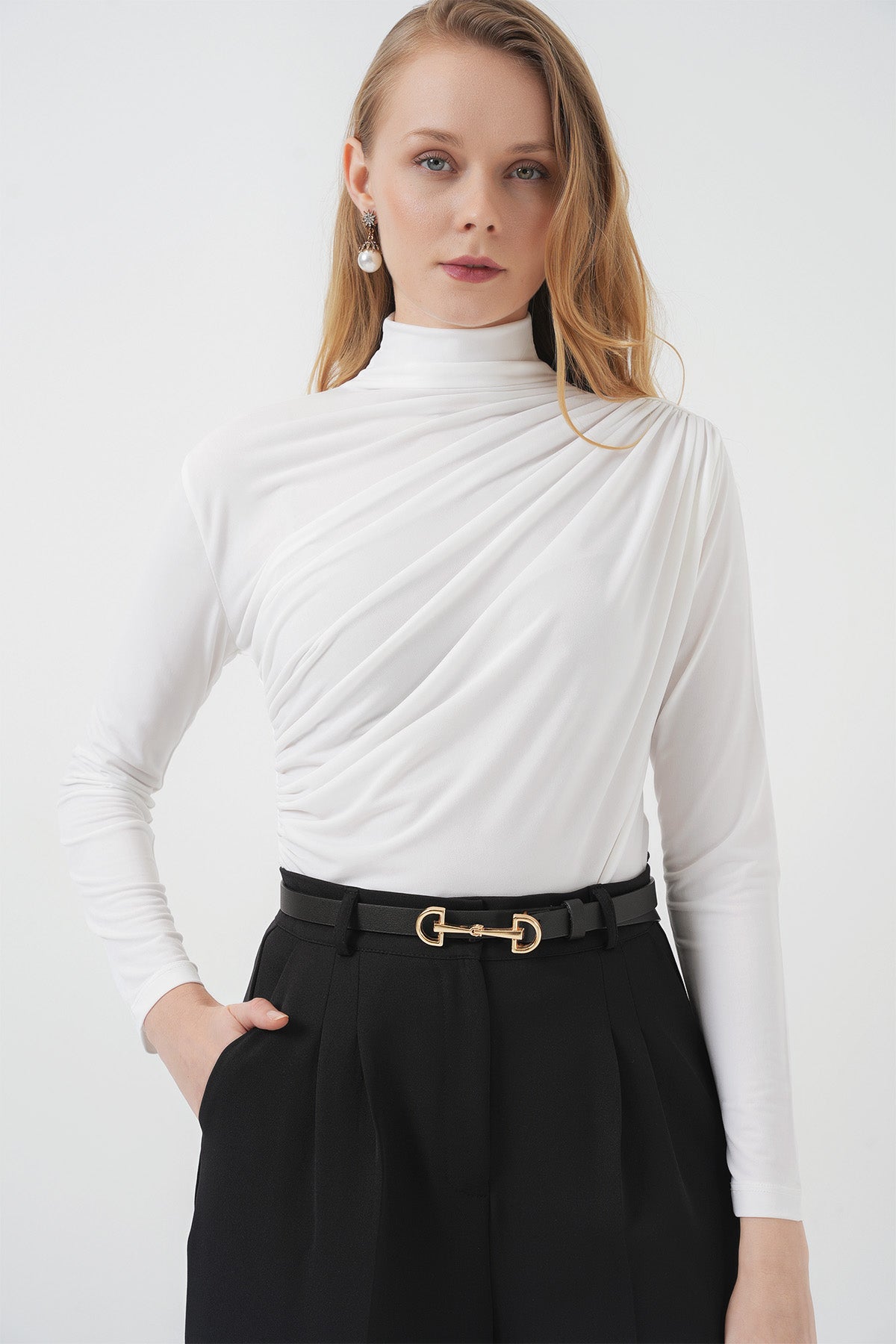 Image of 925 Büzgü Detaylı Sandy Bluz - Beyaz