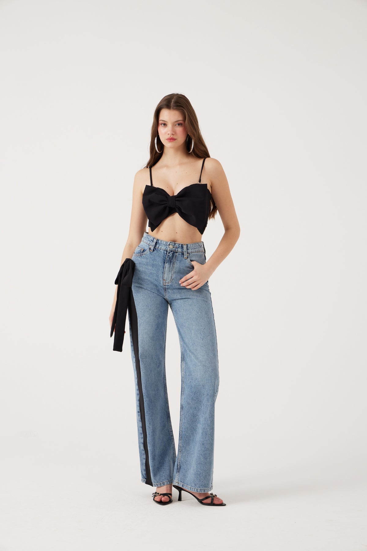 Image of Yüksek Bel Kurdele Detaylı Wide Leg Kyla Jean Pantolon Siyah