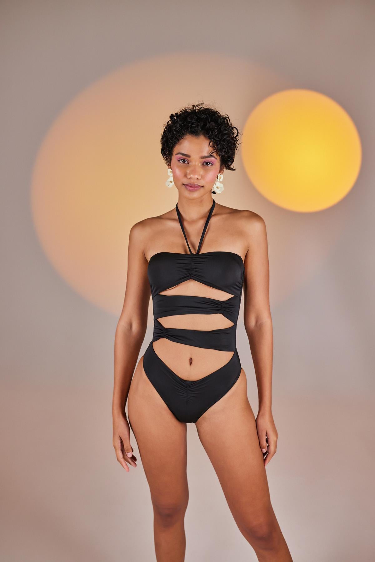 Image of Çıkarılabilir Çiçek Detaylı Cutout Kesim Premium Swagger Mayo Siyah