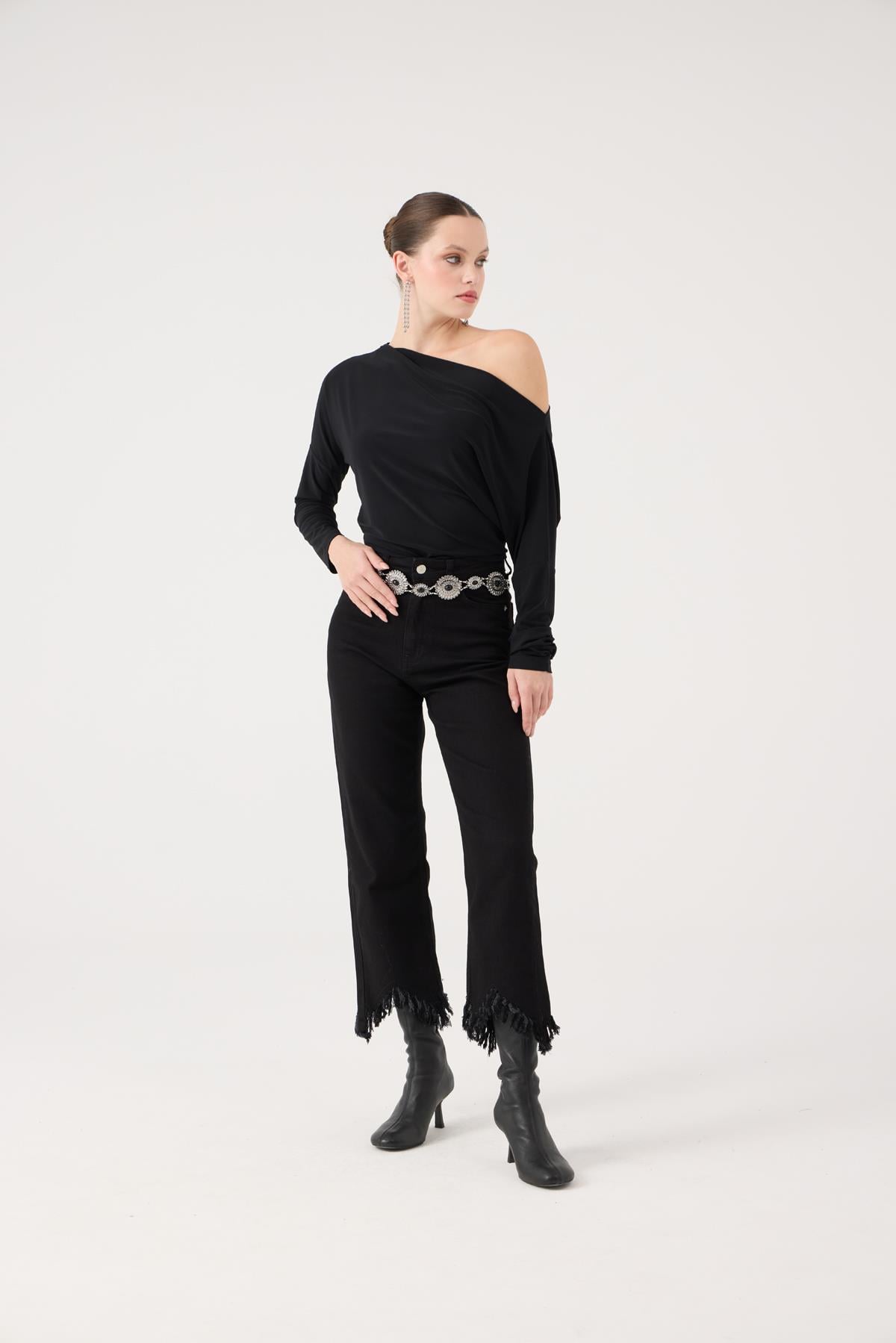 Image of Yüksek Bel, Düğme Kapamalı, Paça Fermuar Detaylı Swan Jean Pantolon Siyah