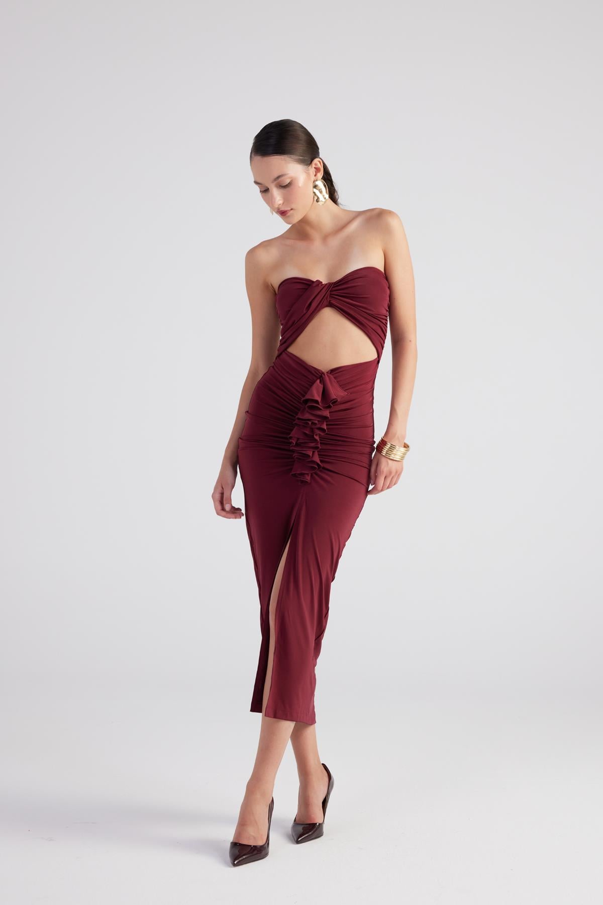 Image of Büzgü Detaylı Straplez Yırtmaçlı Hailey Elbise Bordo