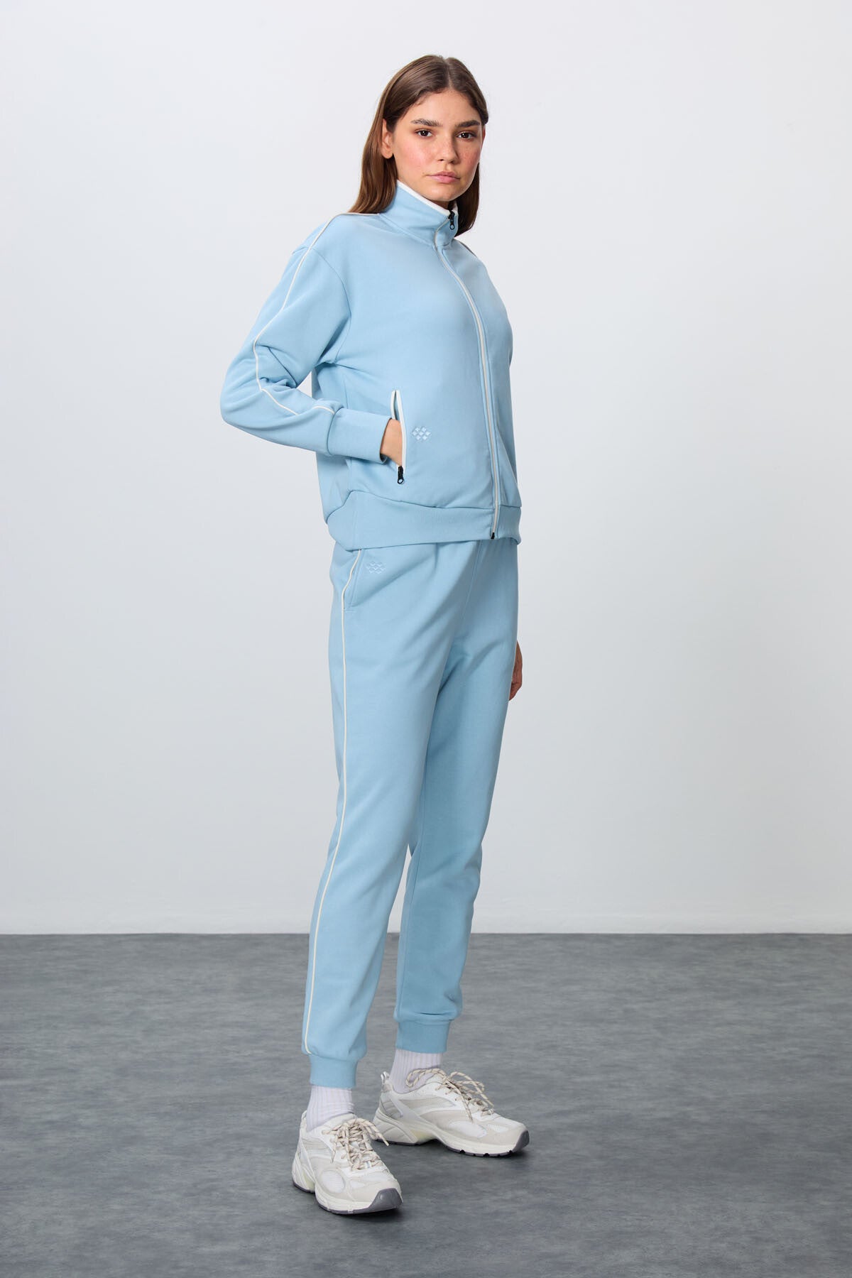 Image of Açık Mavi Kompakt Pamuklu Kalın Pürüzsüz Dokulu Dik Yaka Oversize Fit Kadın Eşofman Takım - 95340