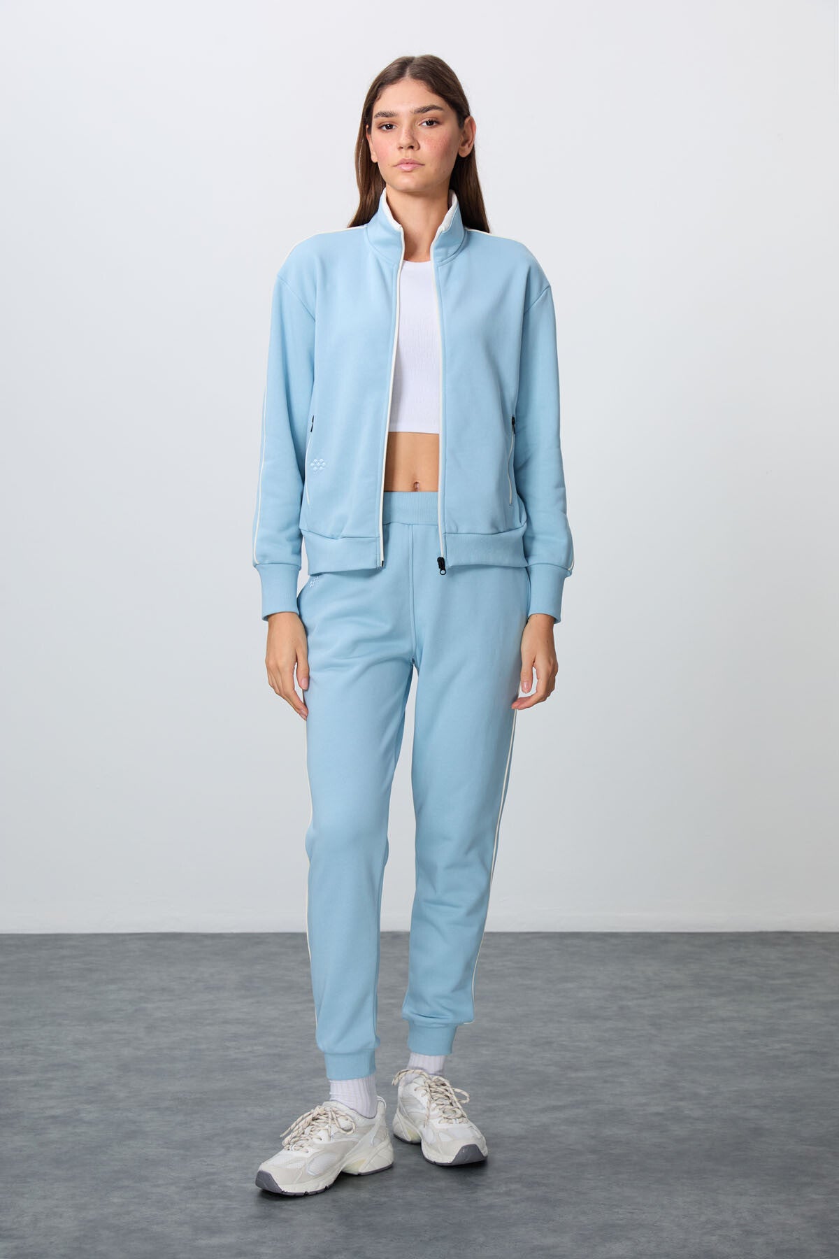 Image of Açık Mavi Kompakt Pamuklu Kalın Pürüzsüz Dokulu Dik Yaka Oversize Fit Kadın Eşofman Takım - 95340