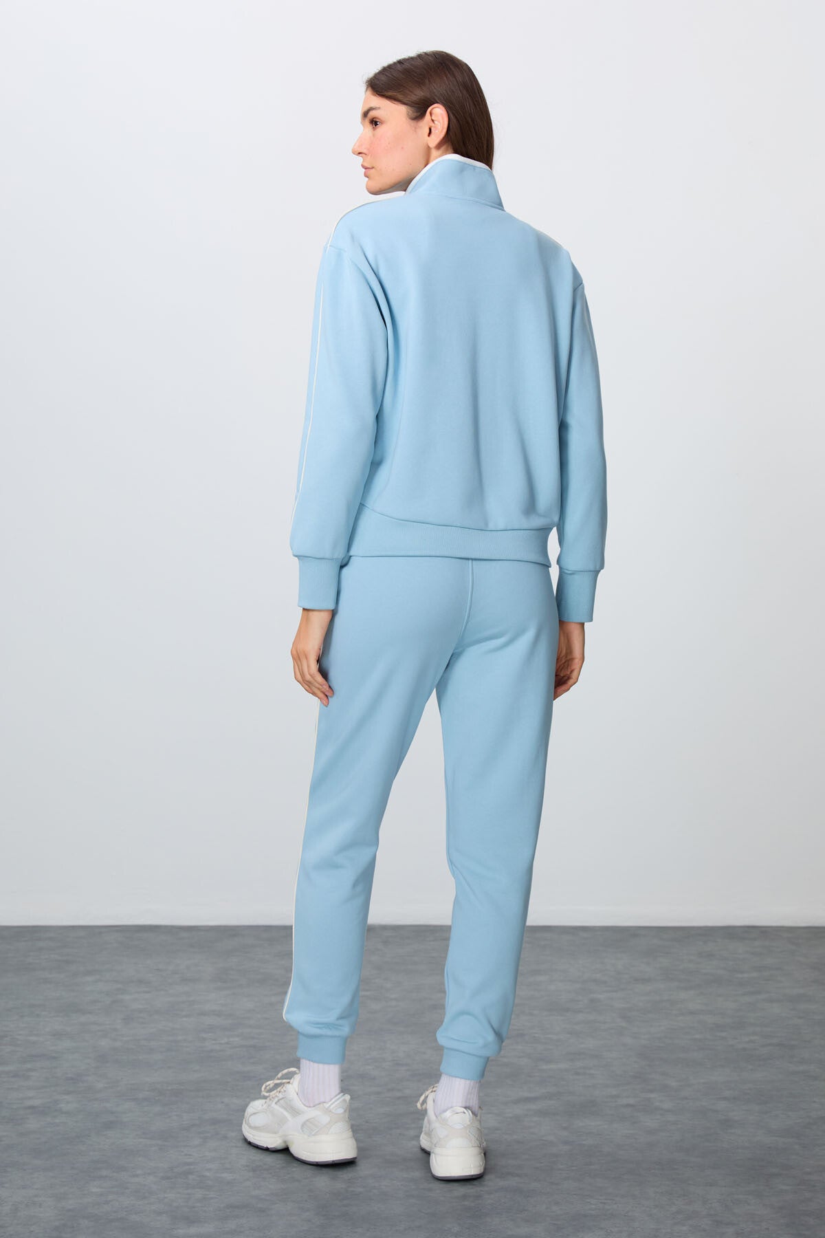 Image of Açık Mavi Kompakt Pamuklu Kalın Pürüzsüz Dokulu Dik Yaka Oversize Fit Kadın Eşofman Takım - 95340
