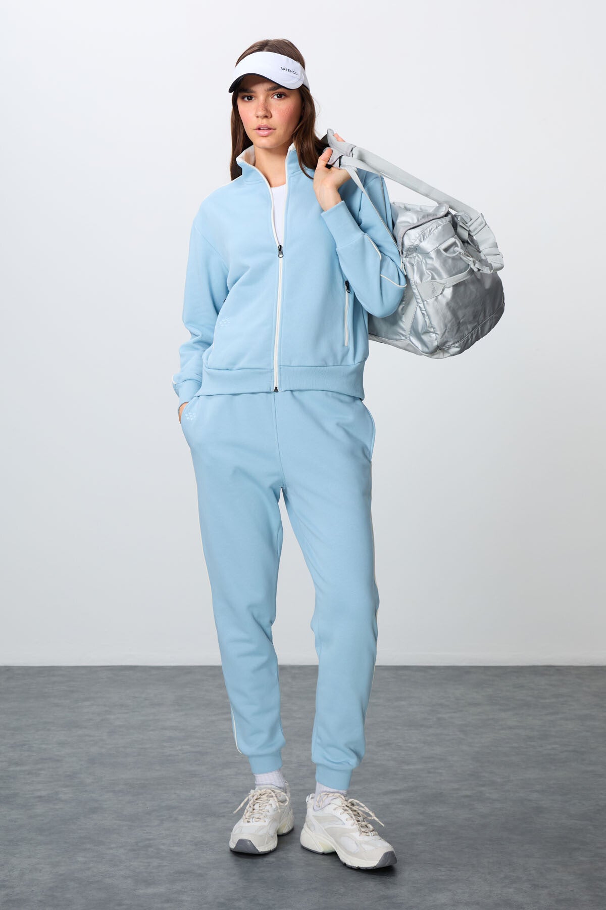 Image of Açık Mavi Kompakt Pamuklu Kalın Pürüzsüz Dokulu Dik Yaka Oversize Fit Kadın Eşofman Takım - 95340