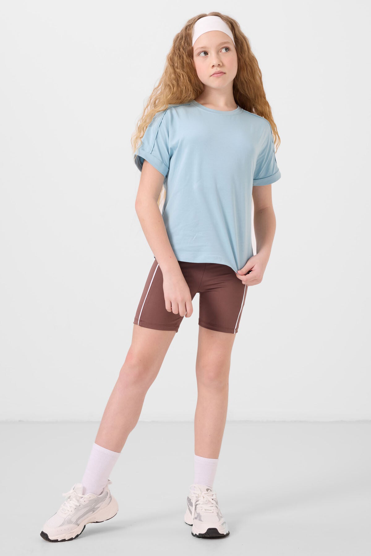 Image of Tricou albastru deschis din bumbac, cu guler rotund, croială oversize, pentru fete - 75182
