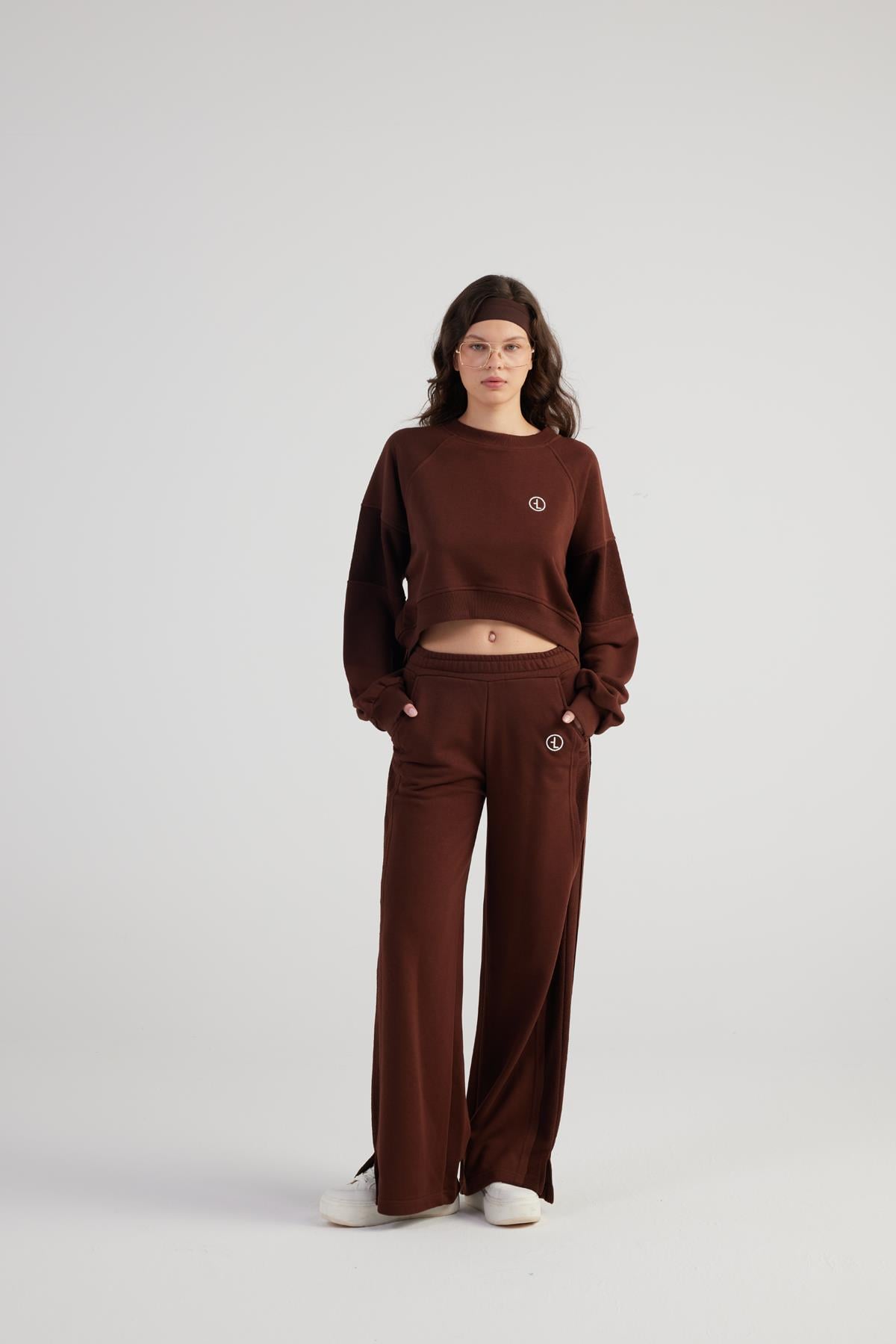Image of Bisiklet Yaka Şardonsuz Crop Cali Sweatshirt Kahve