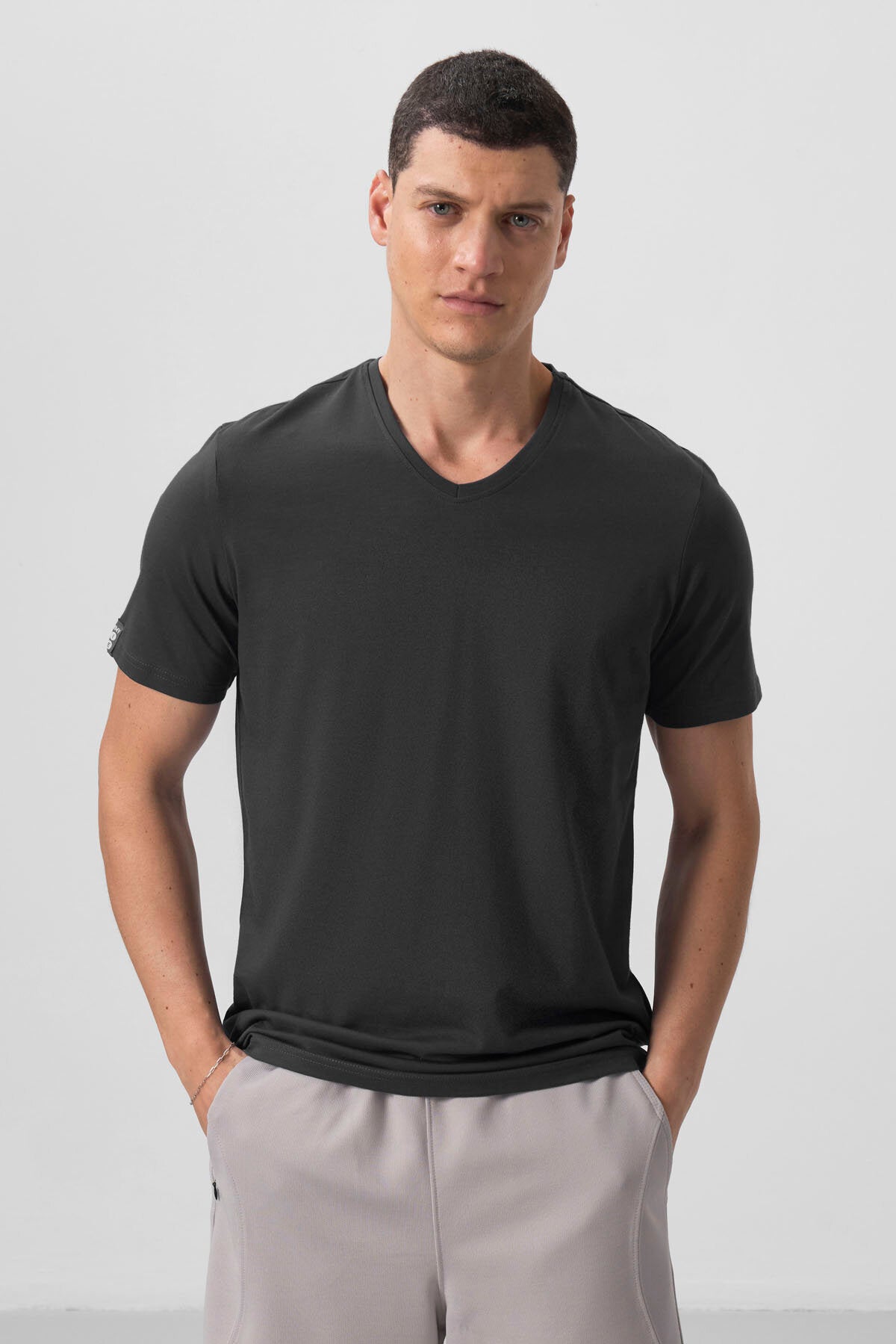 Image of Antrasit Basic Kısa Kol Standart Kalıp V Yaka Erkek T-Shirt - 87912