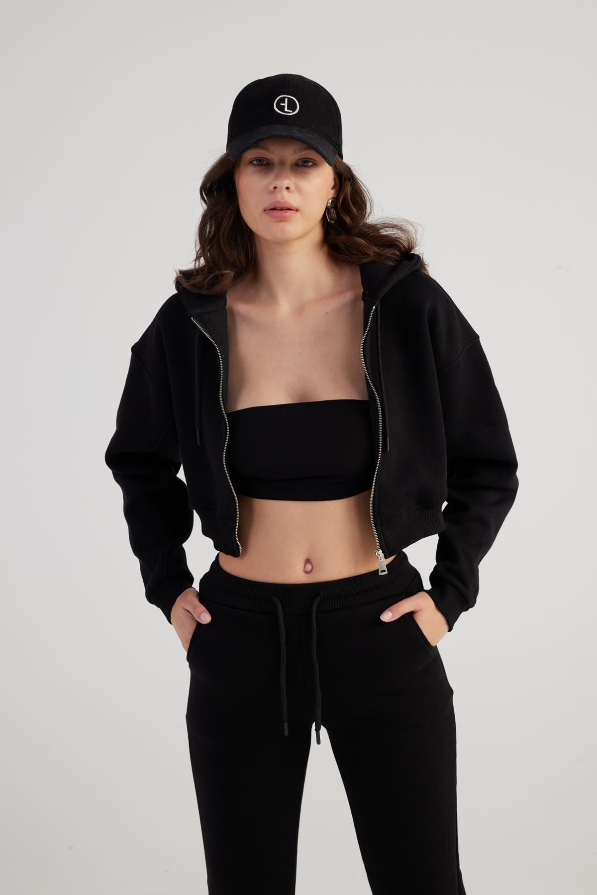 Image of Kadın Siyah Kapüşonlu Uzun Kol Fermuarlı Crop Mixed Sweat