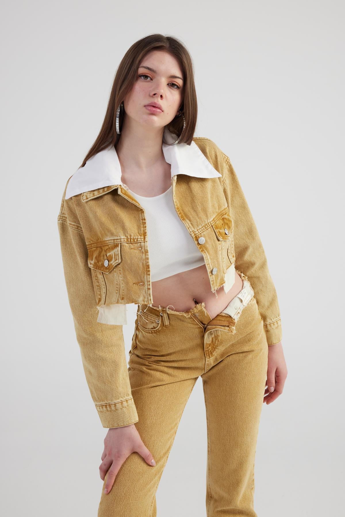 Image of Mermer Desenli Çıkarılabilir Yaka Detaylı Crop Kesim Cepli Rusted Jean Ceket Camel