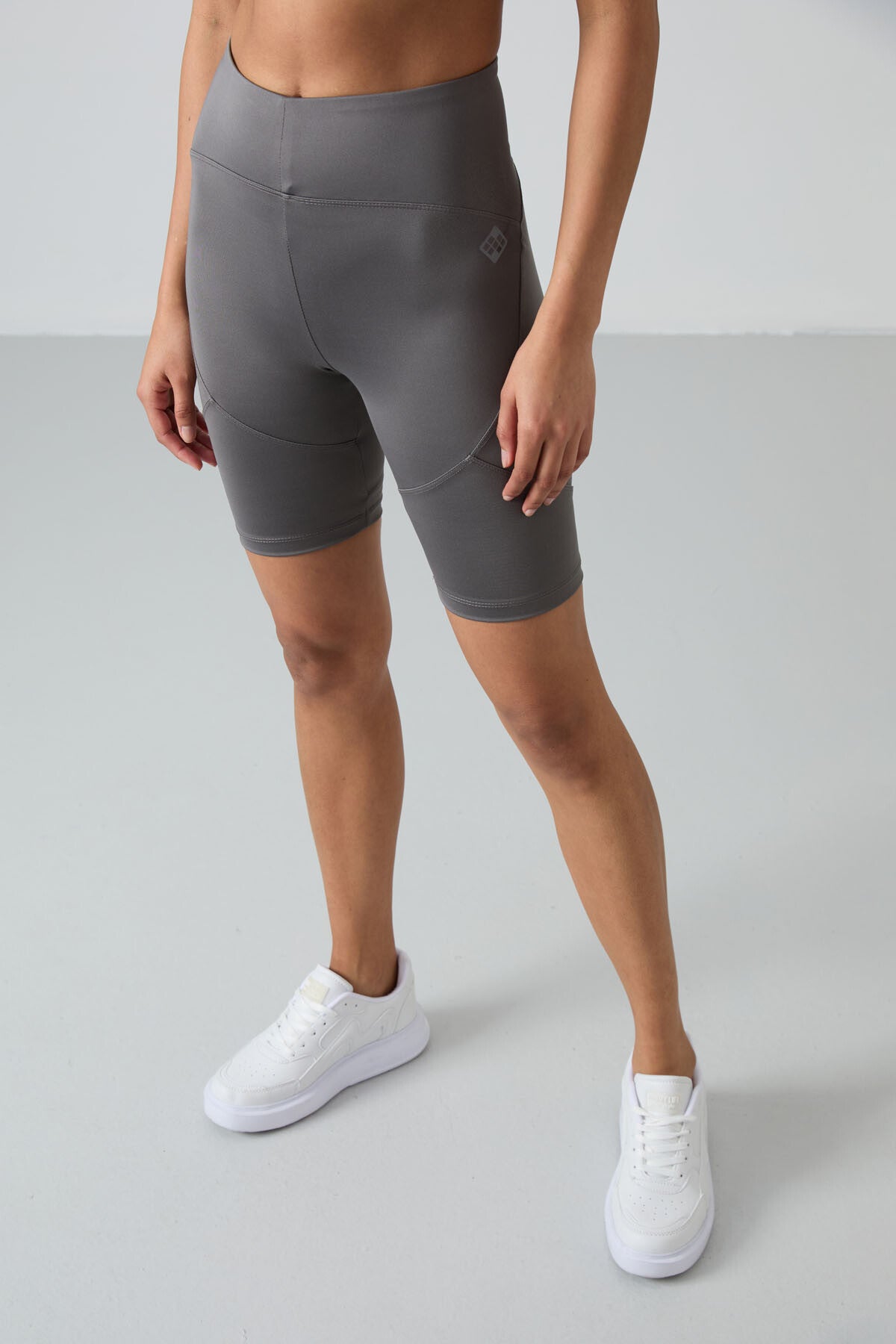 Image of Koyu Gri Esnek Standart Fit Performans Kadın Biker Tayt - 91013