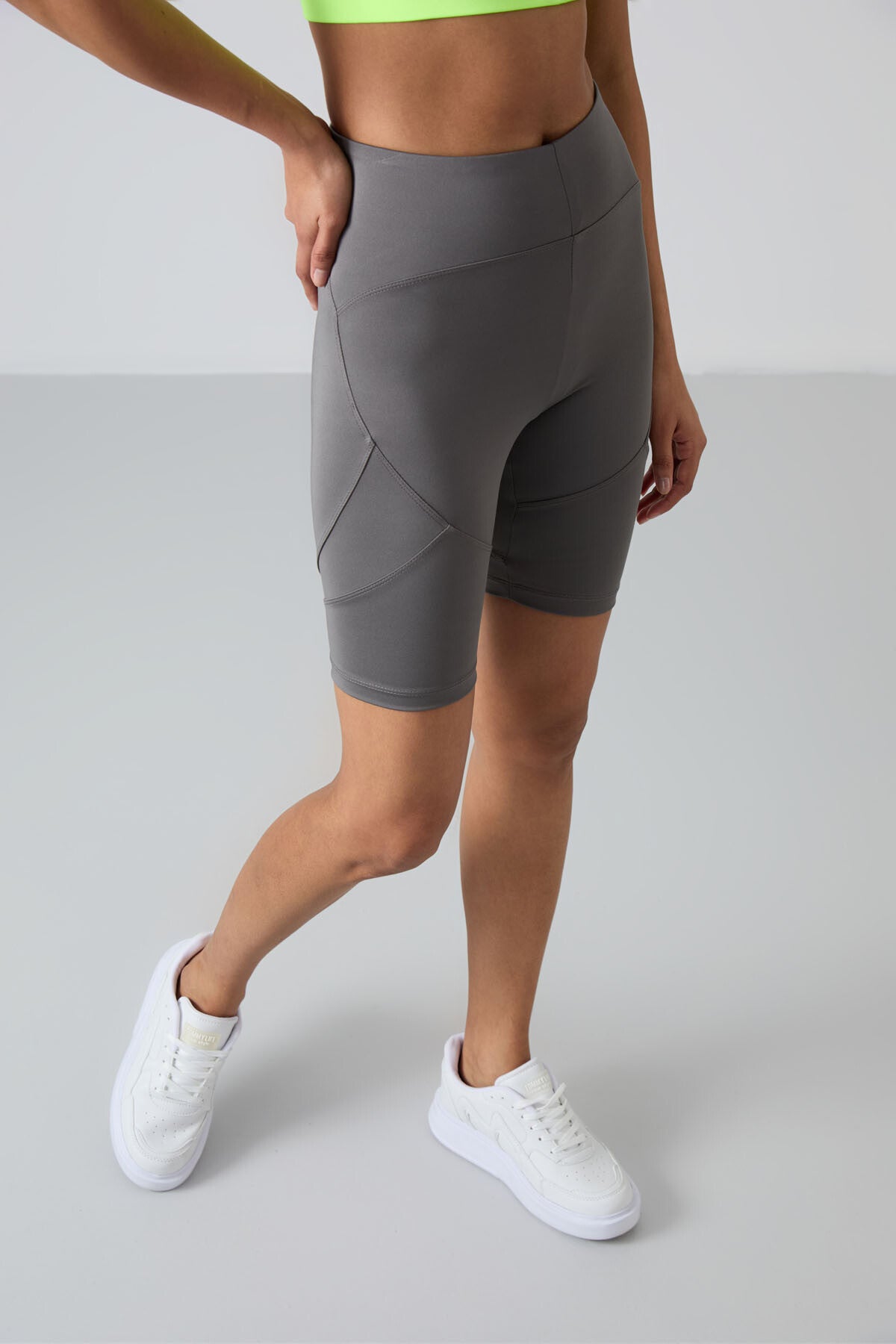 Image of Koyu Gri Esnek Standart Fit Performans Kadın Biker Tayt - 91013