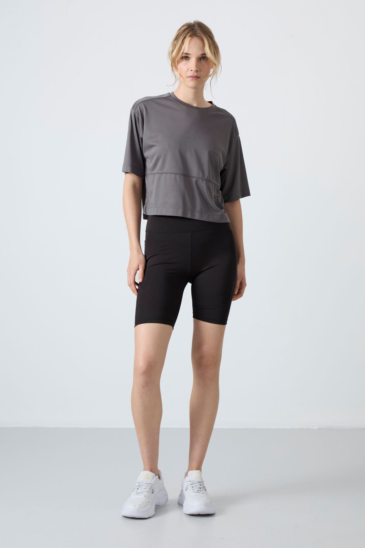 Image of Siyah Esnek Standart Fit Performans Kadın Biker Tayt - 91012