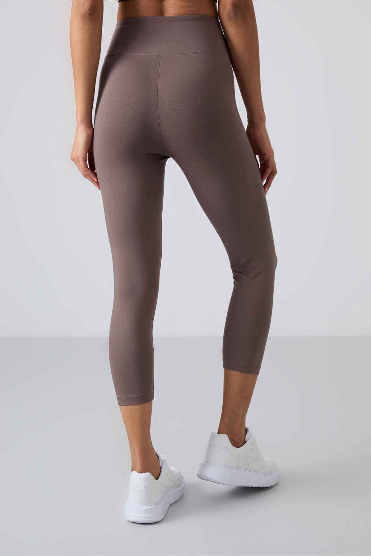 Image of Colanți Capri pentru femei, maro, cu talie înaltă, croială slim fit și croială îngustă - 93097