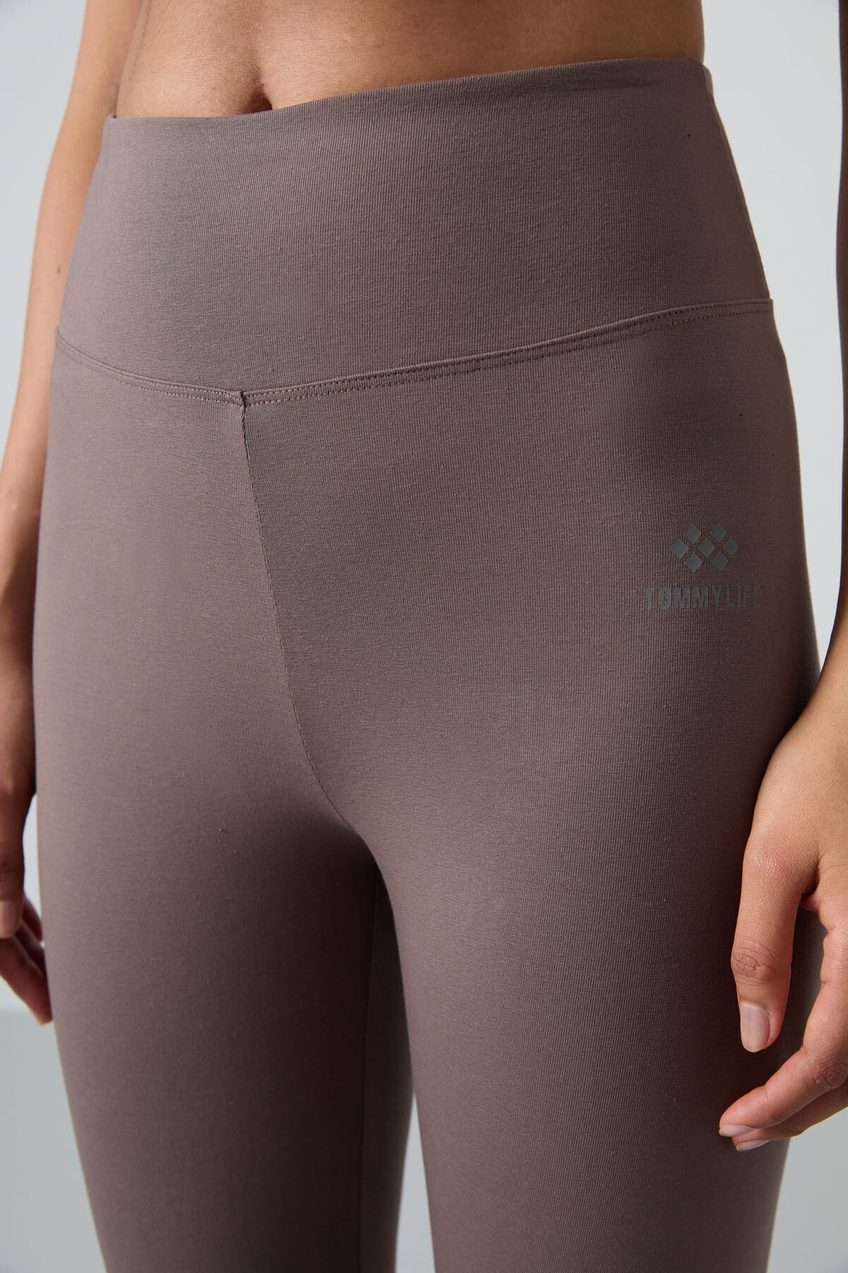 Image of Colanți Capri pentru femei, maro, cu talie înaltă, croială slim fit și croială îngustă - 93097