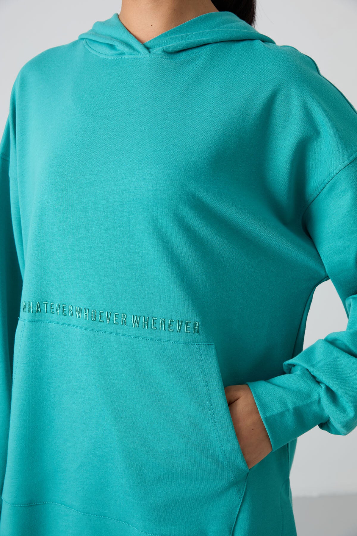 Image of Deniz Yeşili Balon Kol Yazı Nakışlı Kadın Oversize Tunik Sweatshirt - 97163