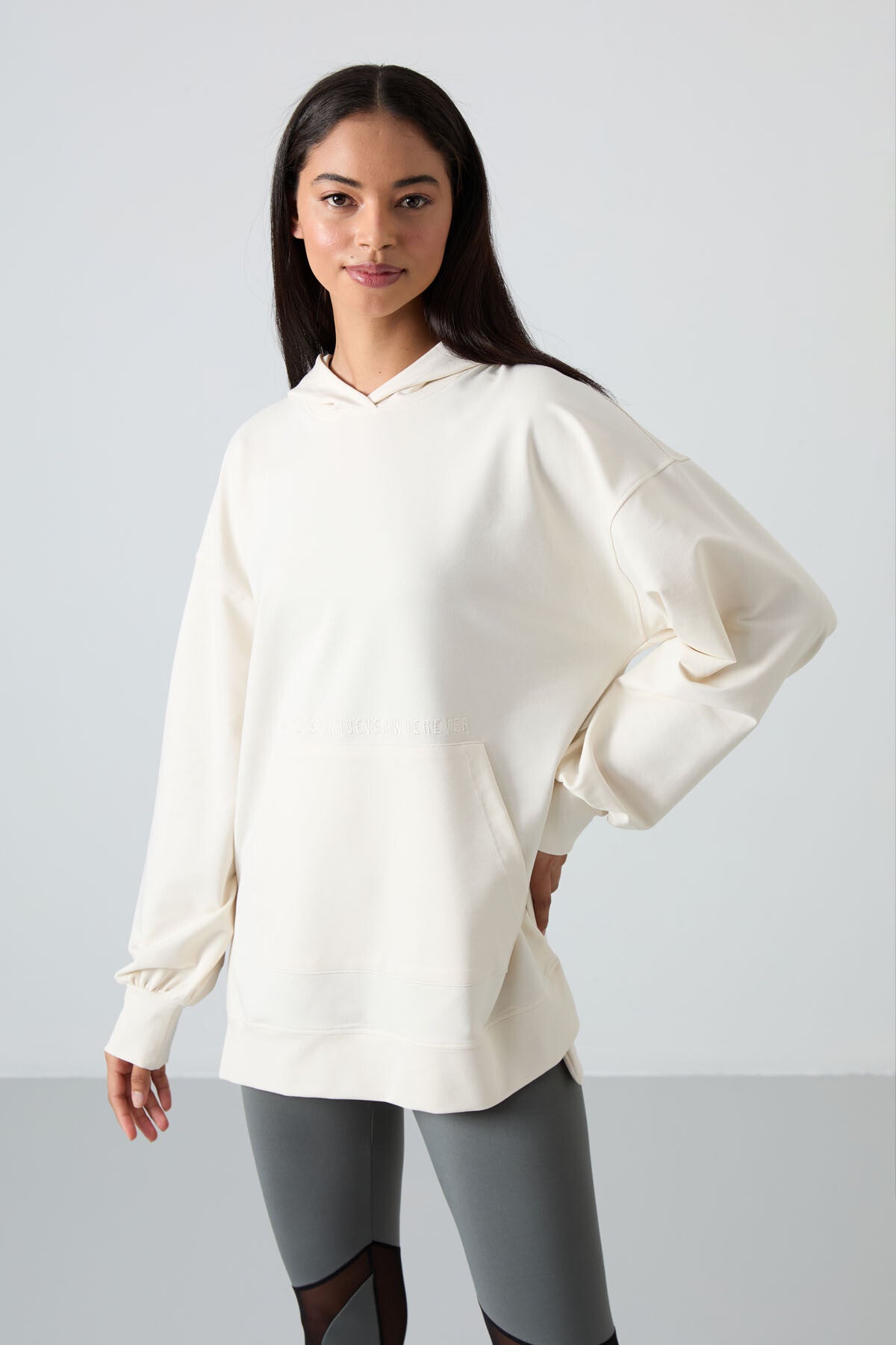 Image of Ekru Balon Kol Yazı Nakışlı Kadın Oversize Tunik Sweatshirt - 97163