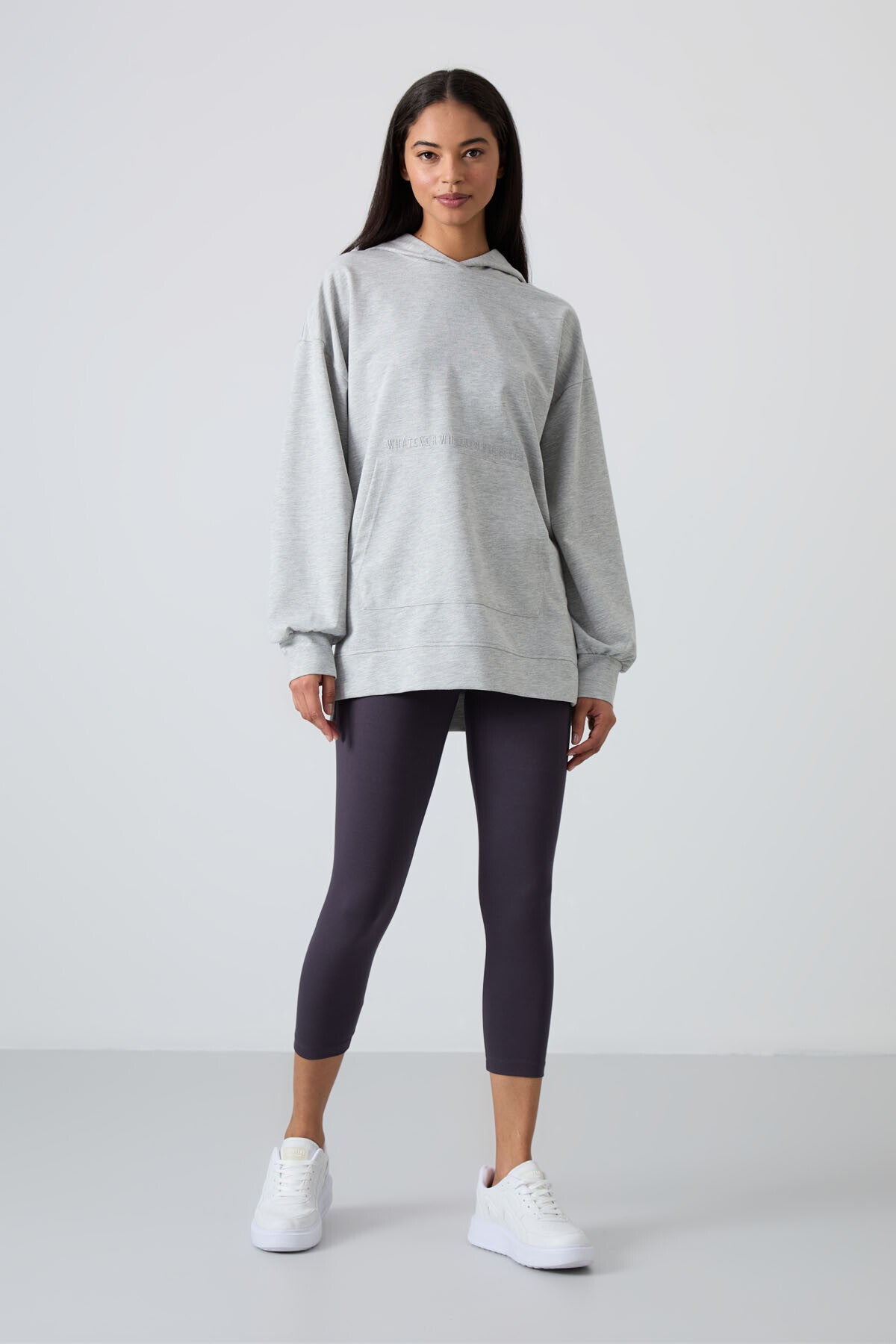 Image of Gri Melanj Balon Kol Yazı Nakışlı Kadın Oversize Tunik Sweatshirt - 97163