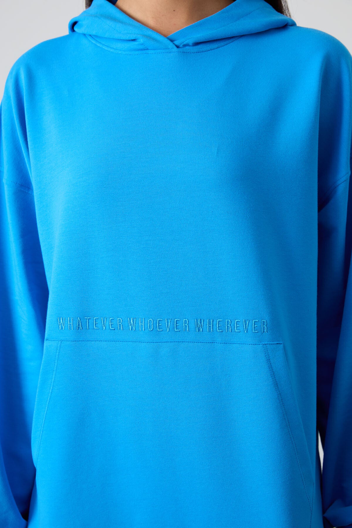 Image of Mavi Balon Kol Yazı Nakışlı Kadın Oversize Tunik Sweatshirt - 97163