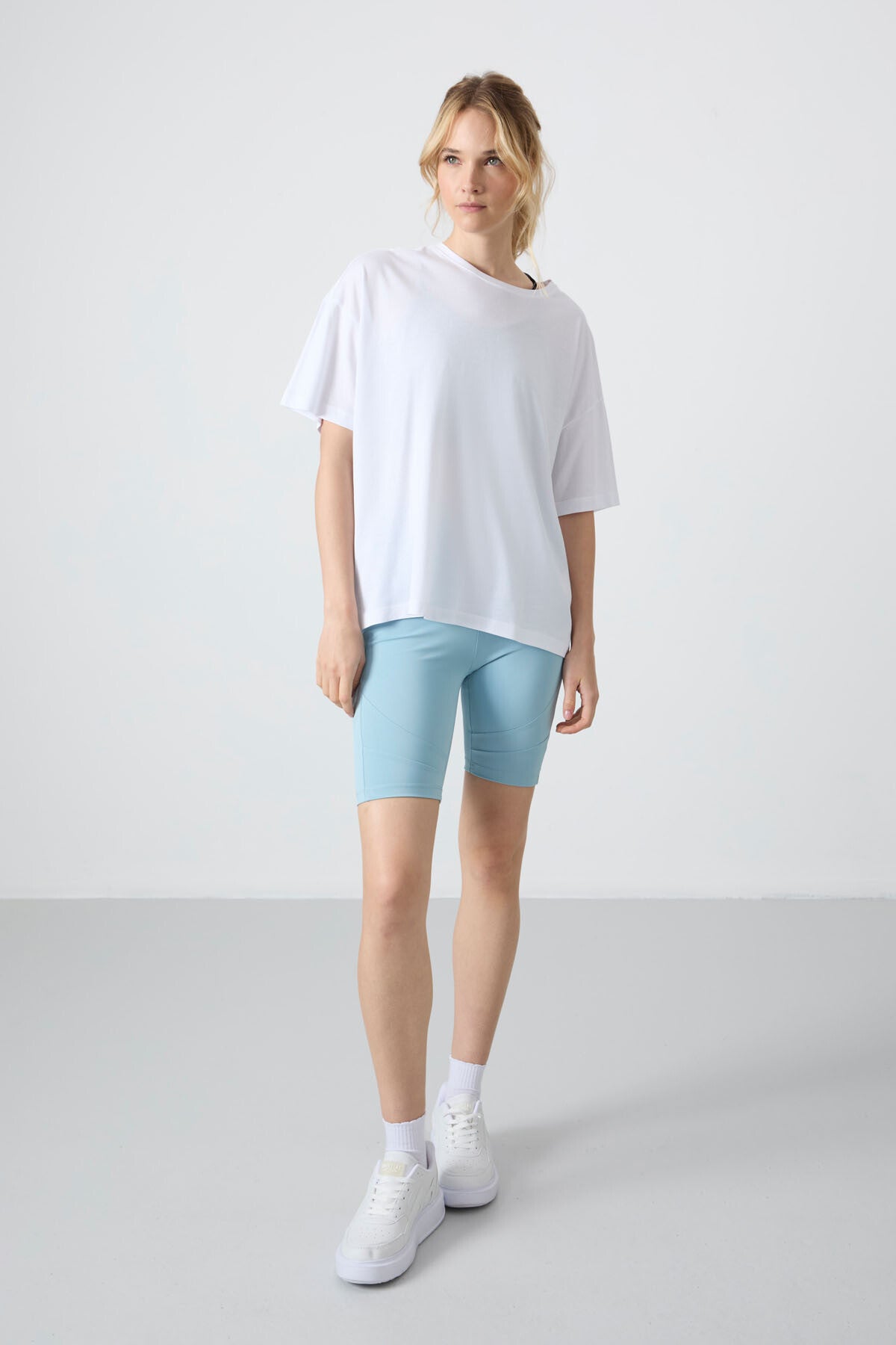 Image of Beyaz Penye Modal Yumuşak Tuşeli Oversize Fit Basic Kadın T-Shirt- 97285