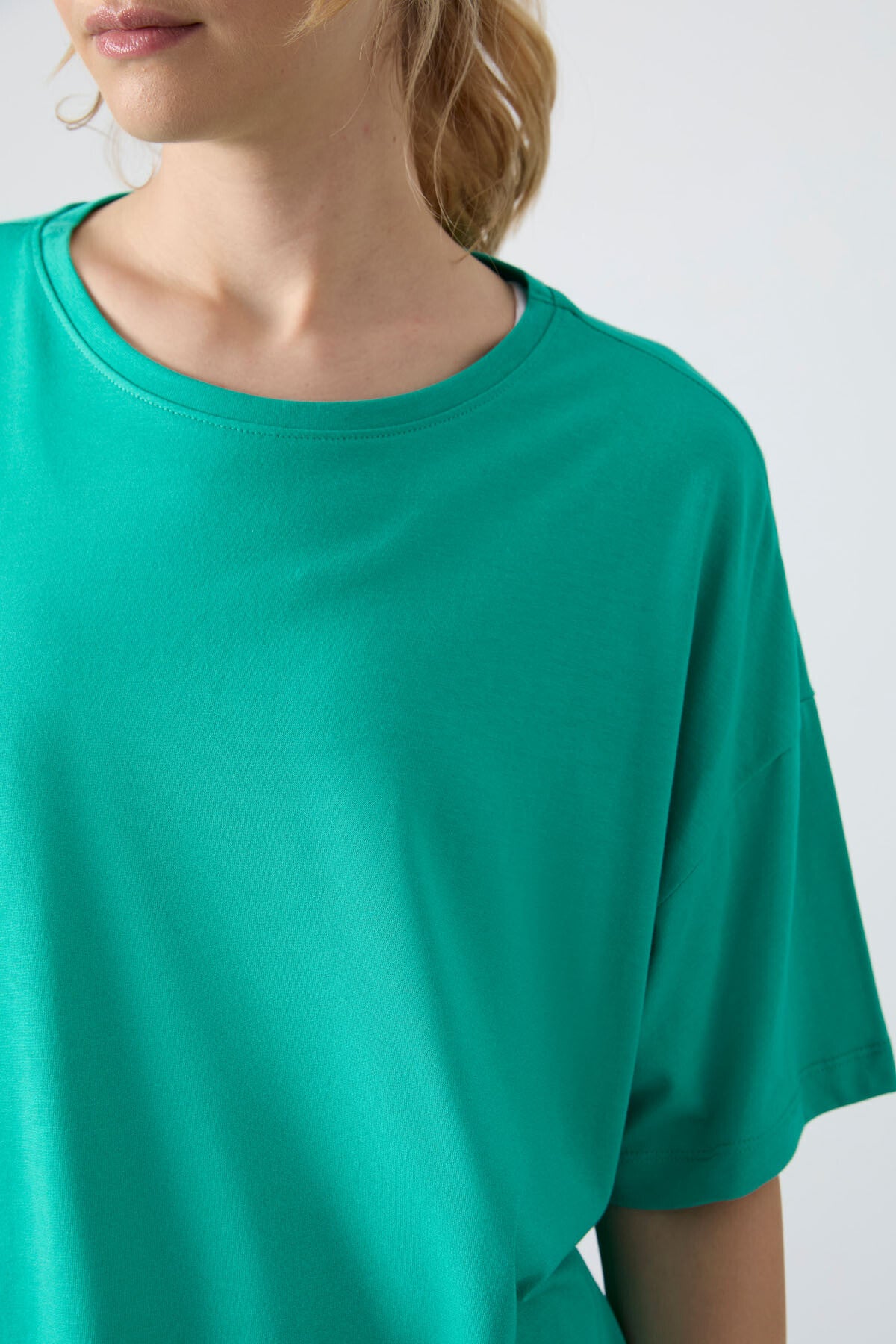Image of Deniz Yeşili Penye Modal Yumuşak Tuşeli Oversize Fit Basic Kadın T-Shirt- 97285