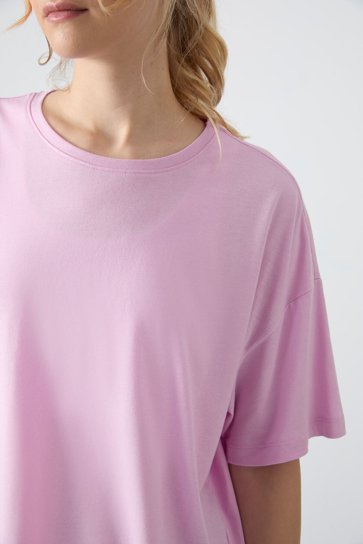 Image of Pembe Penye Modal Yumuşak Tuşeli Oversize Fit Basic Kadın T-Shirt- 97285