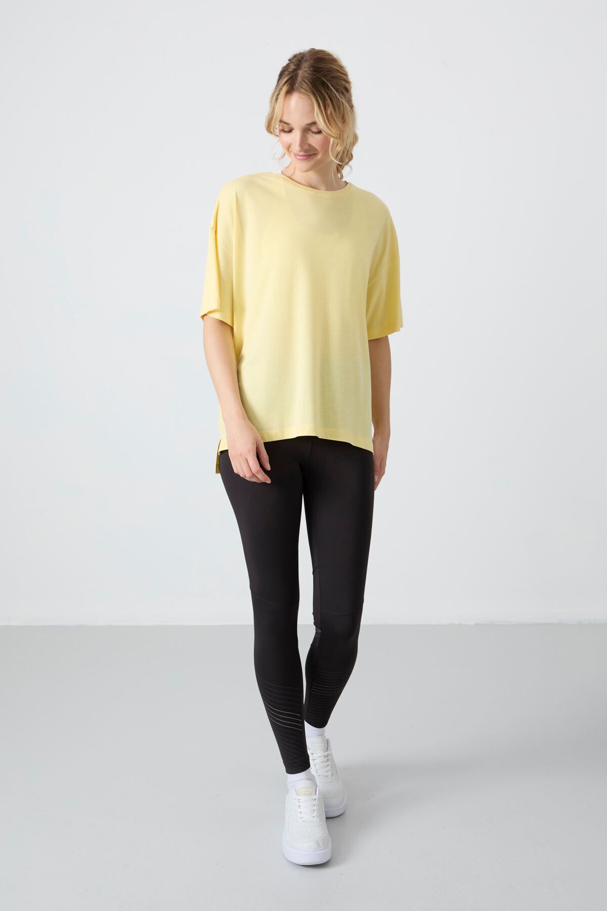 Image of Sarı Penye Modal Yumuşak Tuşeli Oversize Fit Basic Kadın T-Shirt- 97285