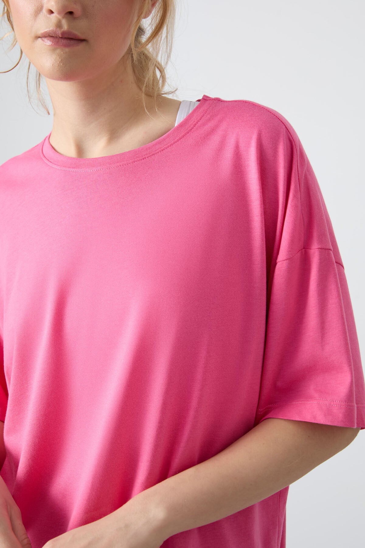 Image of Şeker Pembe Penye Modal Yumuşak Tuşeli Oversize Fit Basic Kadın T-Shirt- 97285