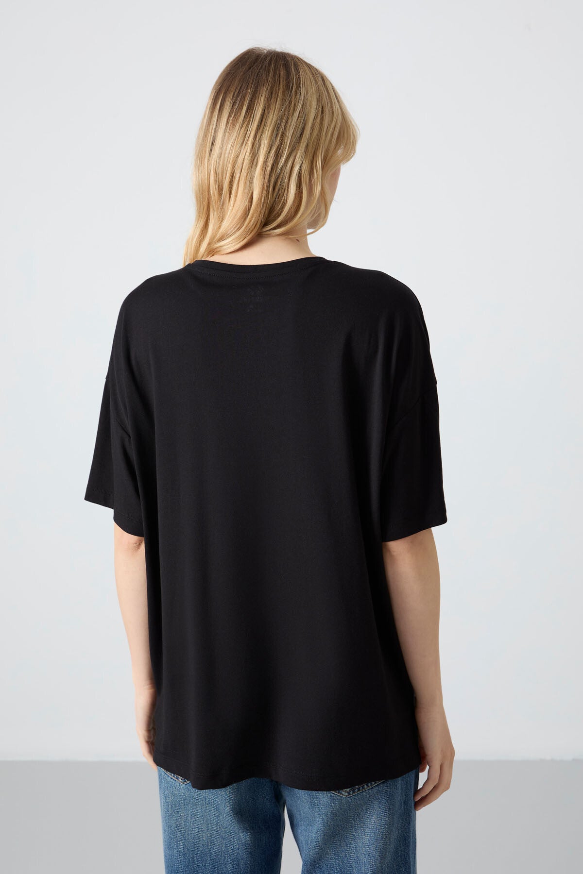 Image of Siyah Penye Modal Yumuşak Tuşeli Oversize Fit Basic Kadın T-Shirt- 97285