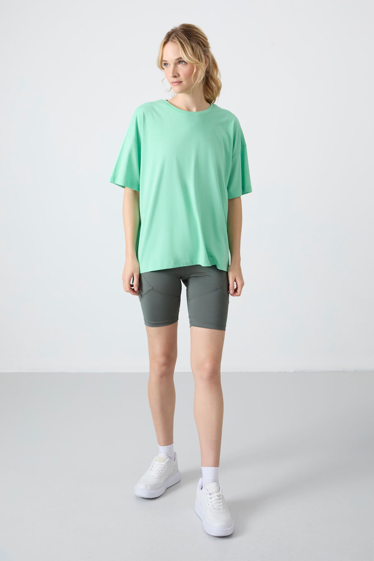 Image of Su Yeşili Penye Modal Yumuşak Tuşeli Oversize Fit Basic Kadın T-Shirt- 97285